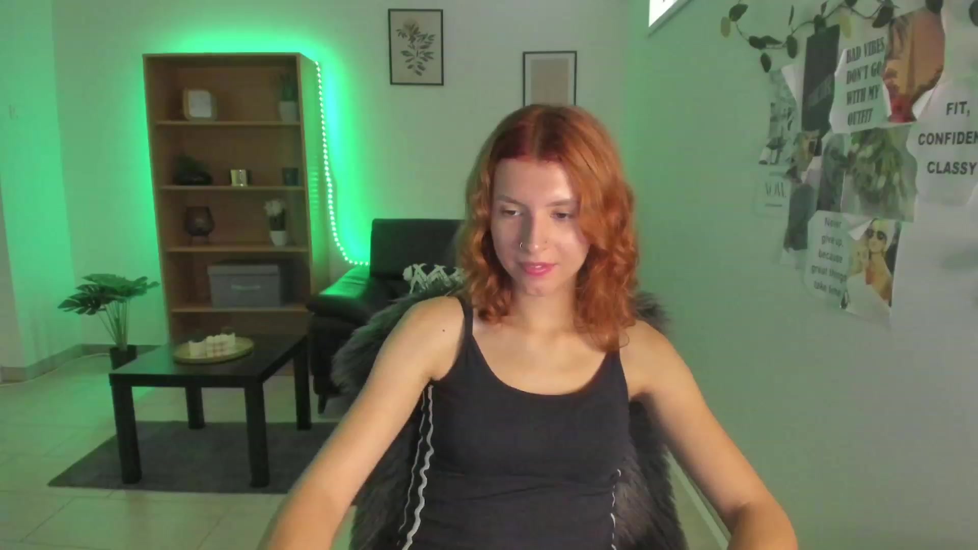 Gallery image thumbnail from SaraJaay18's myfreecams stream on, 08/30/2023, 08:32 image 7 of 20