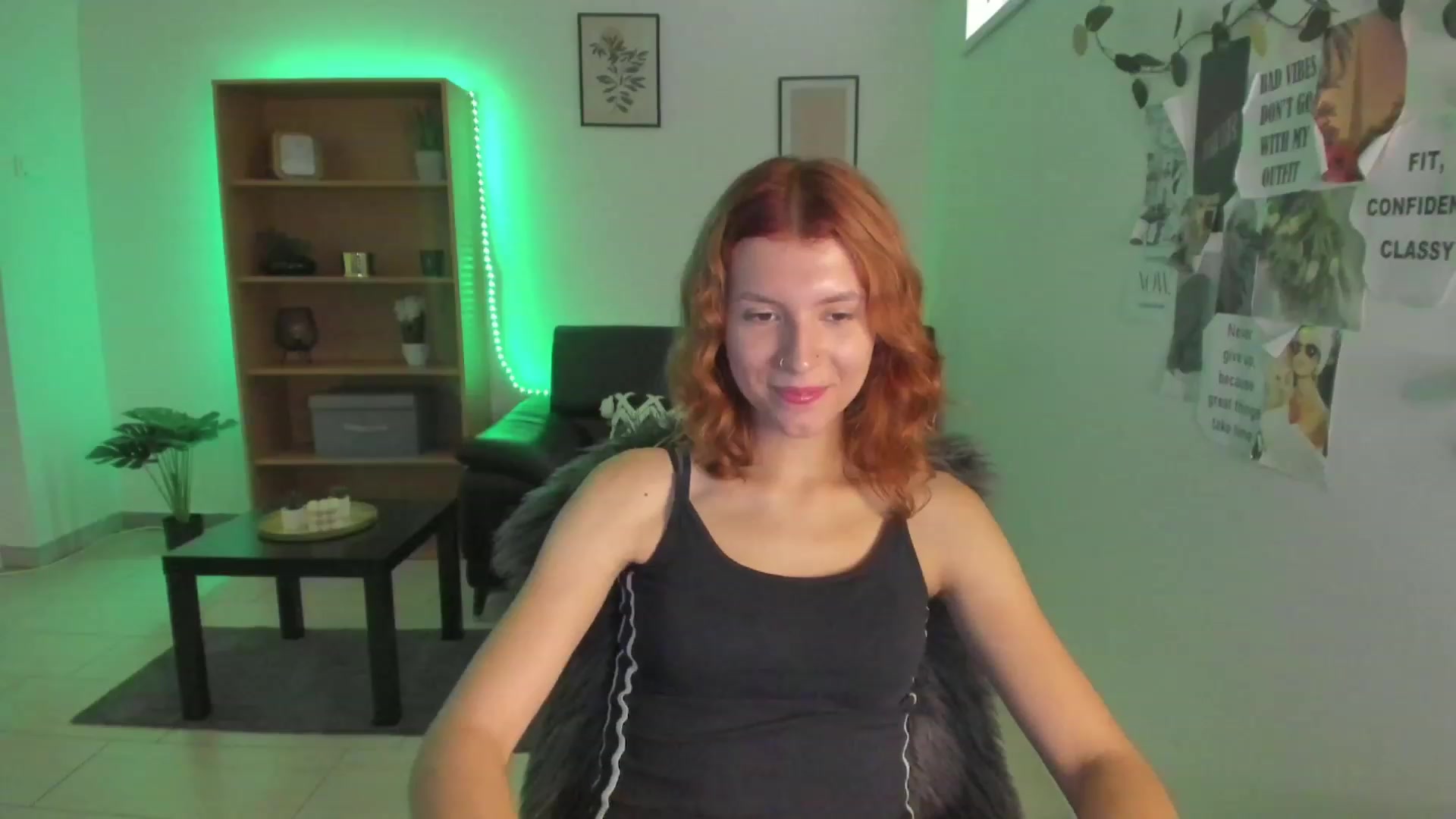 Gallery image thumbnail from SaraJaay18's myfreecams stream on, 08/30/2023, 08:32 image 12 of 20