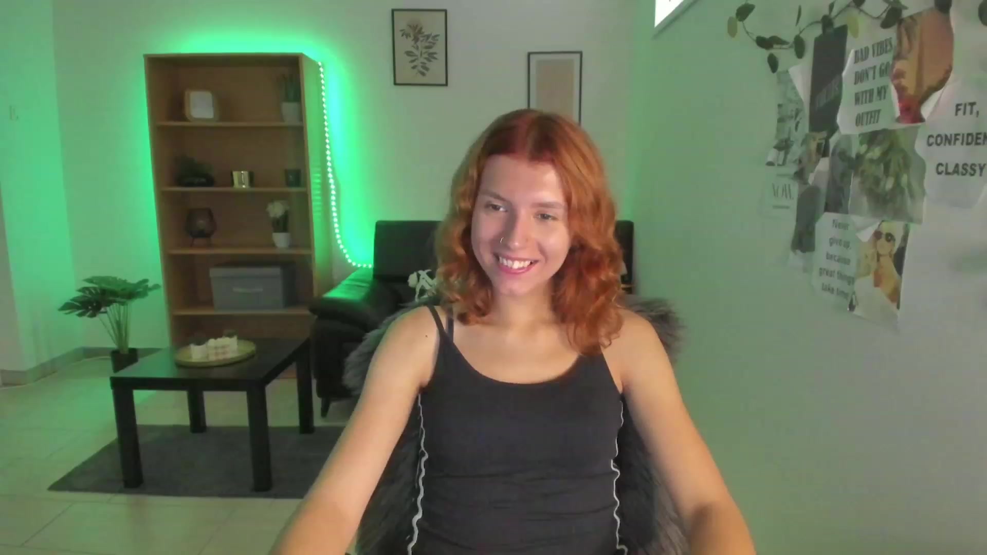 Gallery image thumbnail from SaraJaay18's myfreecams stream on, 08/30/2023, 08:32 image 20 of 20
