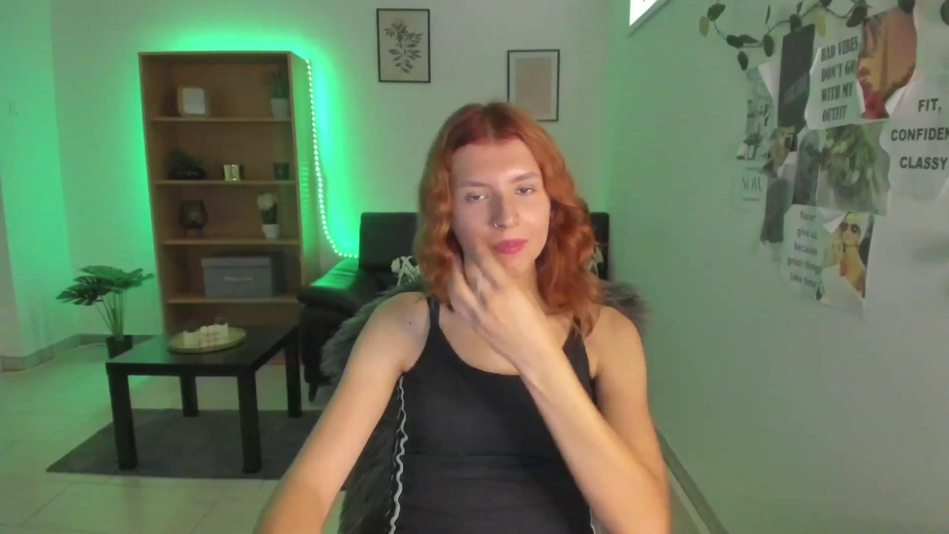 Gallery image thumbnail from SaraJaay18's myfreecams stream on, 08/30/2023, 08:32 image 13 of 20