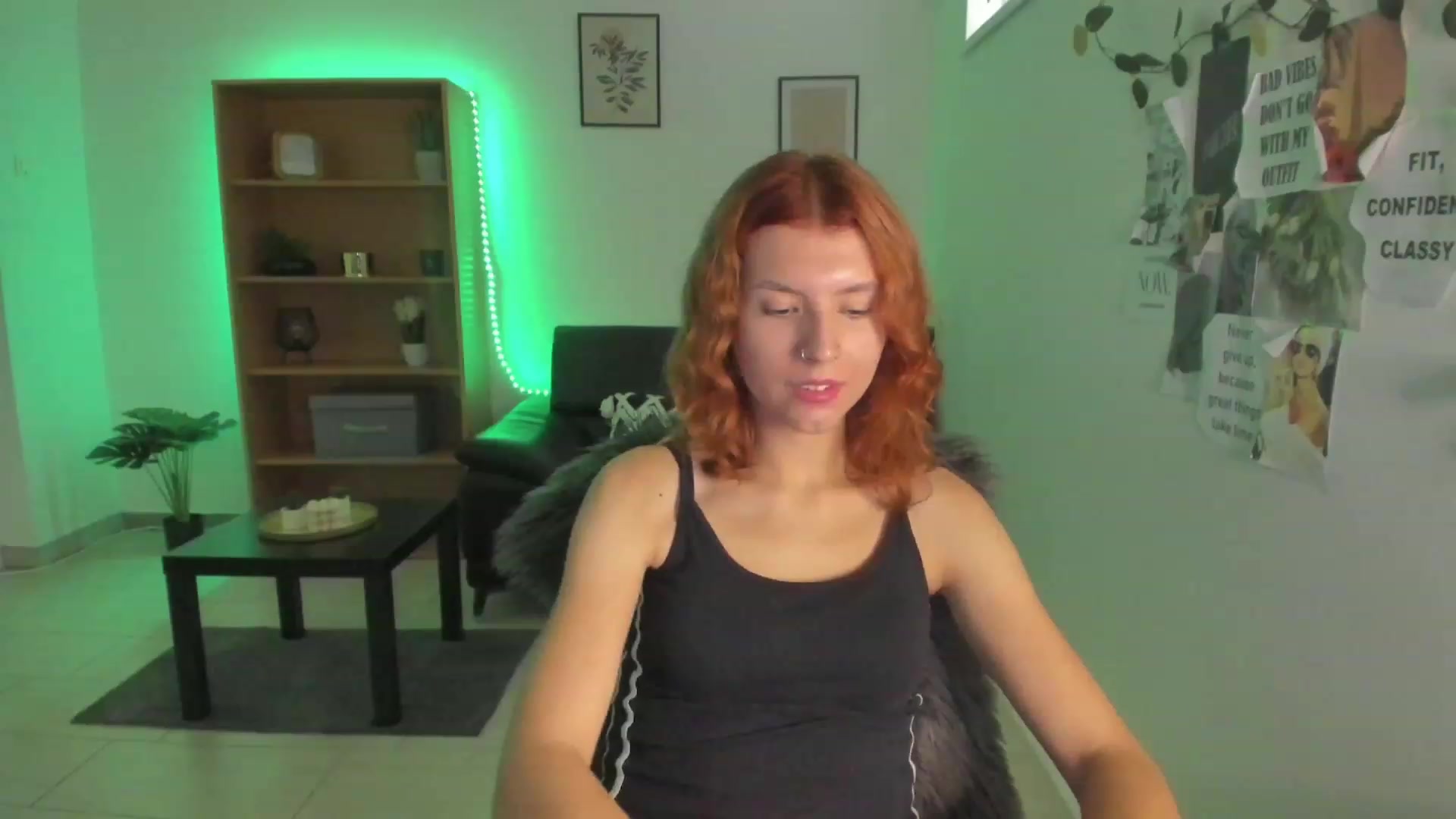 Gallery image thumbnail from SaraJaay18's myfreecams stream on, 08/30/2023, 08:32 image 3 of 20