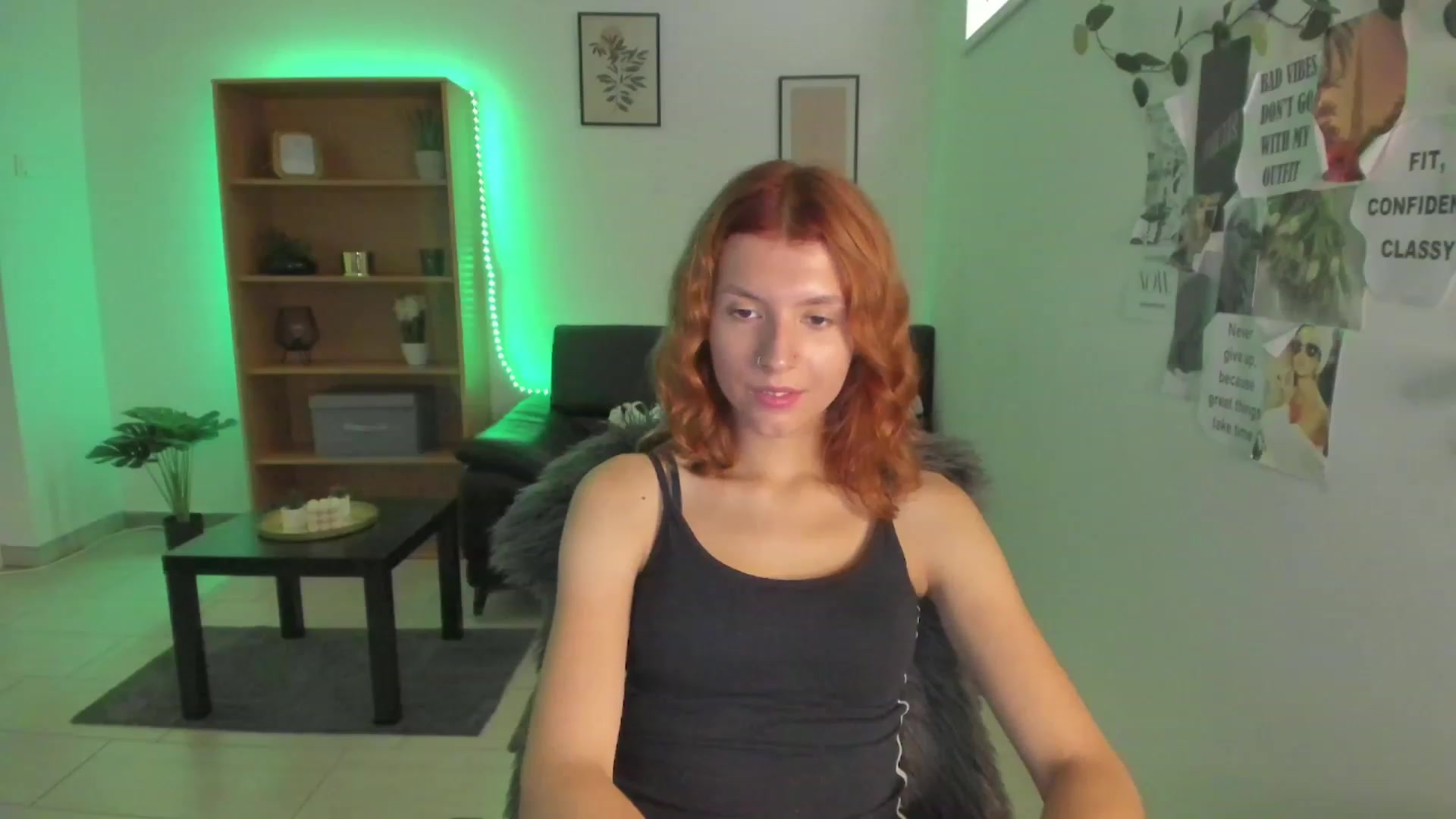 Gallery image thumbnail from SaraJaay18's myfreecams stream on, 08/30/2023, 10:06 image 17 of 20