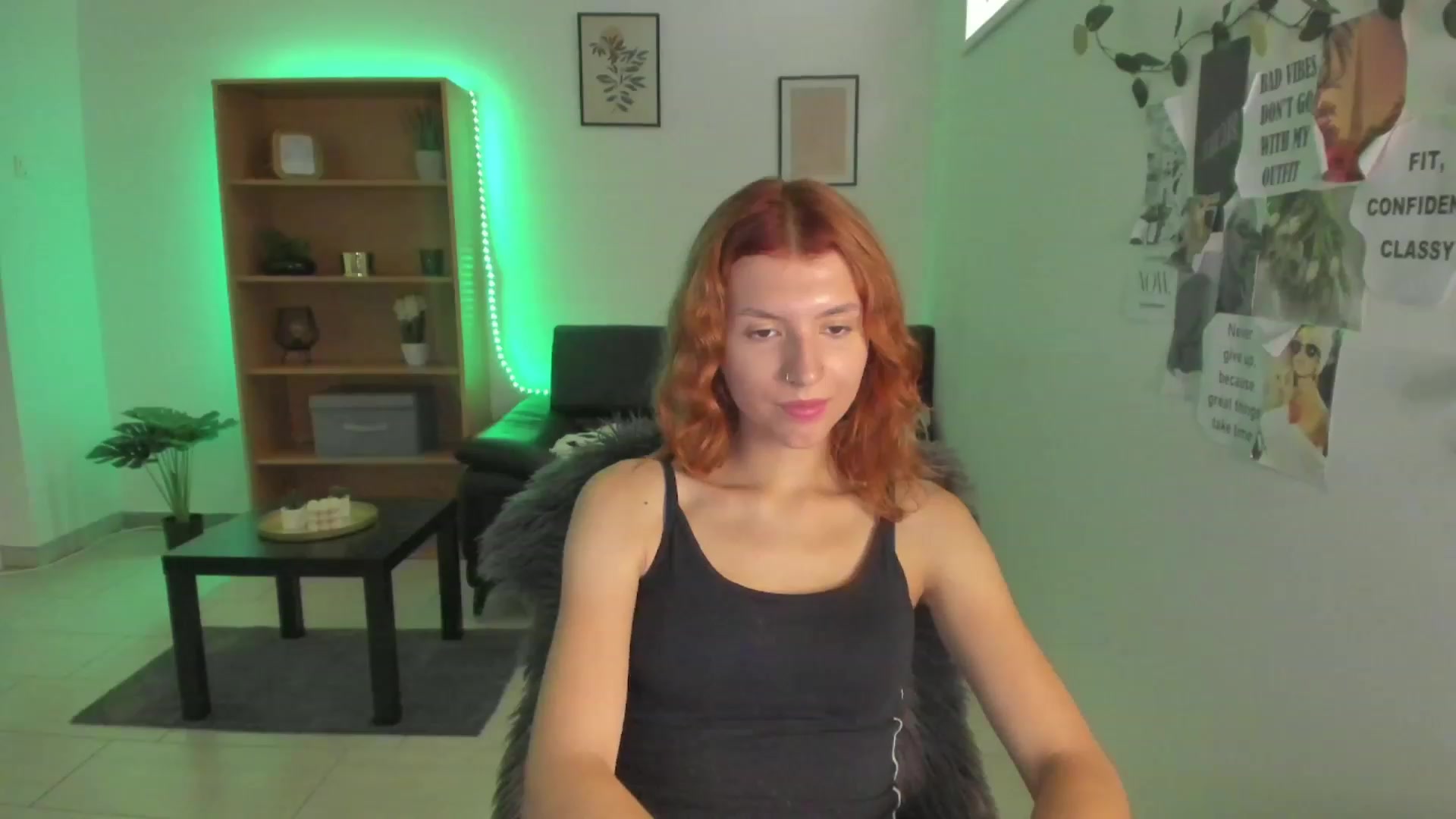 Gallery image thumbnail from SaraJaay18's myfreecams stream on, 08/30/2023, 10:06 image 19 of 20