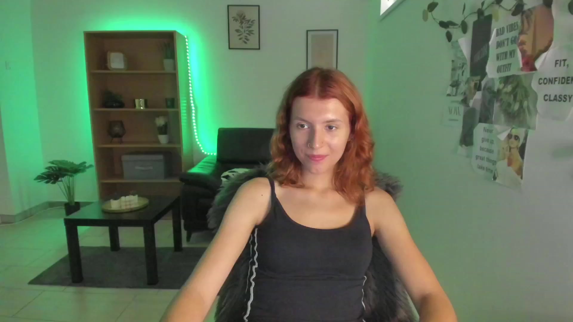 Gallery image thumbnail from SaraJaay18's myfreecams stream on, 08/30/2023, 13:04 image 5 of 20