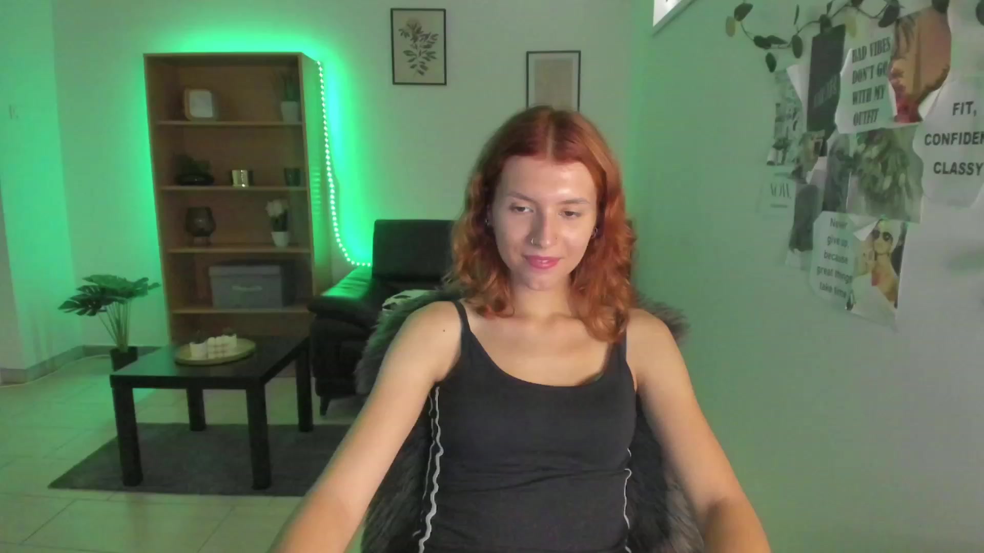 Gallery image thumbnail from SaraJaay18's myfreecams stream on, 08/30/2023, 13:04 image 17 of 20