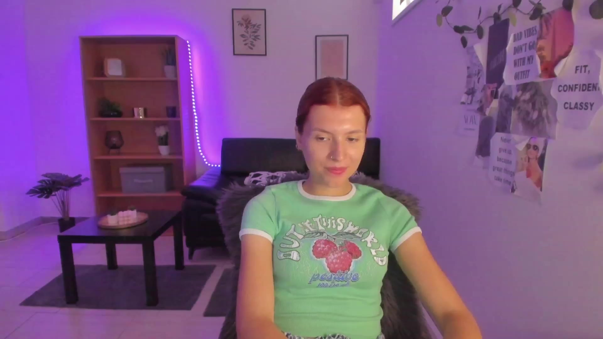Gallery image thumbnail from SaraJaay18's myfreecams stream on, 08/31/2023, 12:28 image 8 of 20