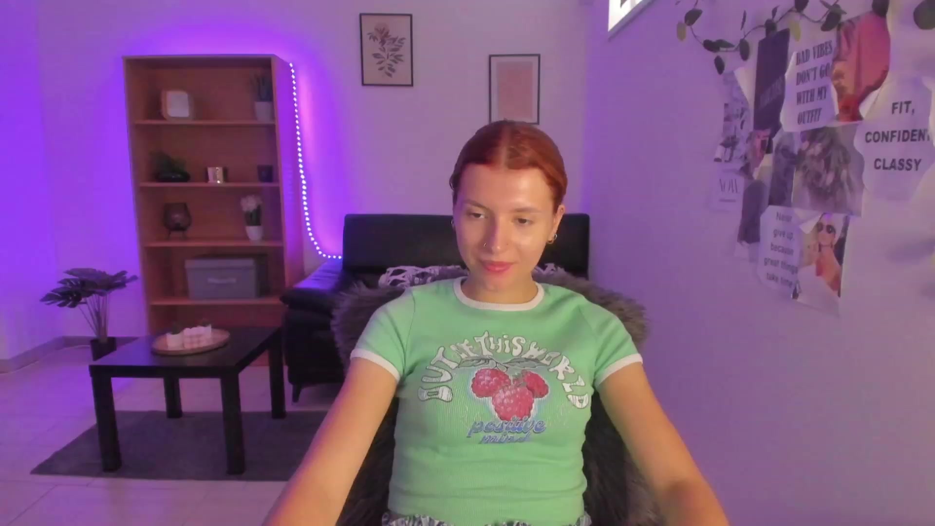Gallery image thumbnail from SaraJaay18's myfreecams stream on, 08/31/2023, 12:28 image 7 of 20