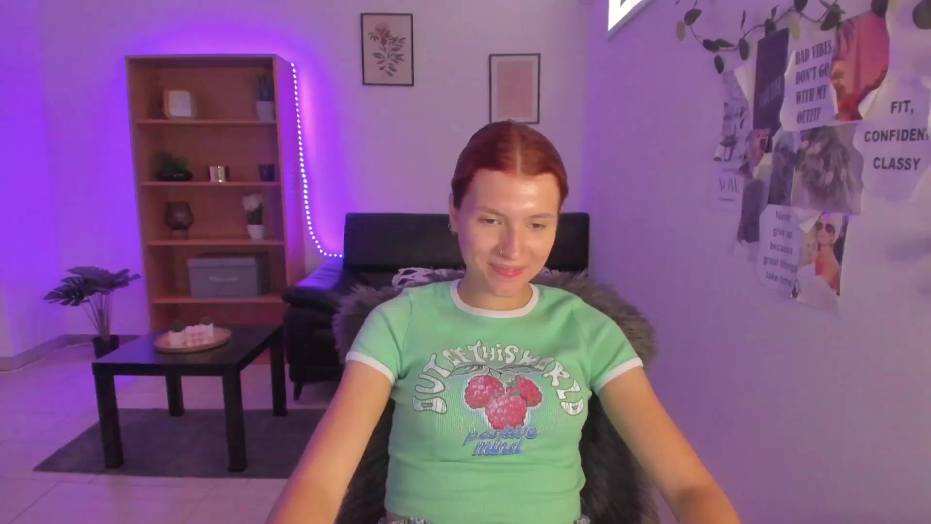 Gallery image thumbnail from SaraJaay18's myfreecams stream on, 08/31/2023, 13:18 image 15 of 20