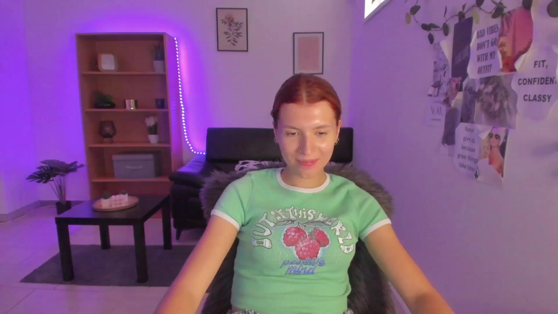 Gallery image thumbnail from SaraJaay18's myfreecams stream on, 08/31/2023, 13:18 image 18 of 20