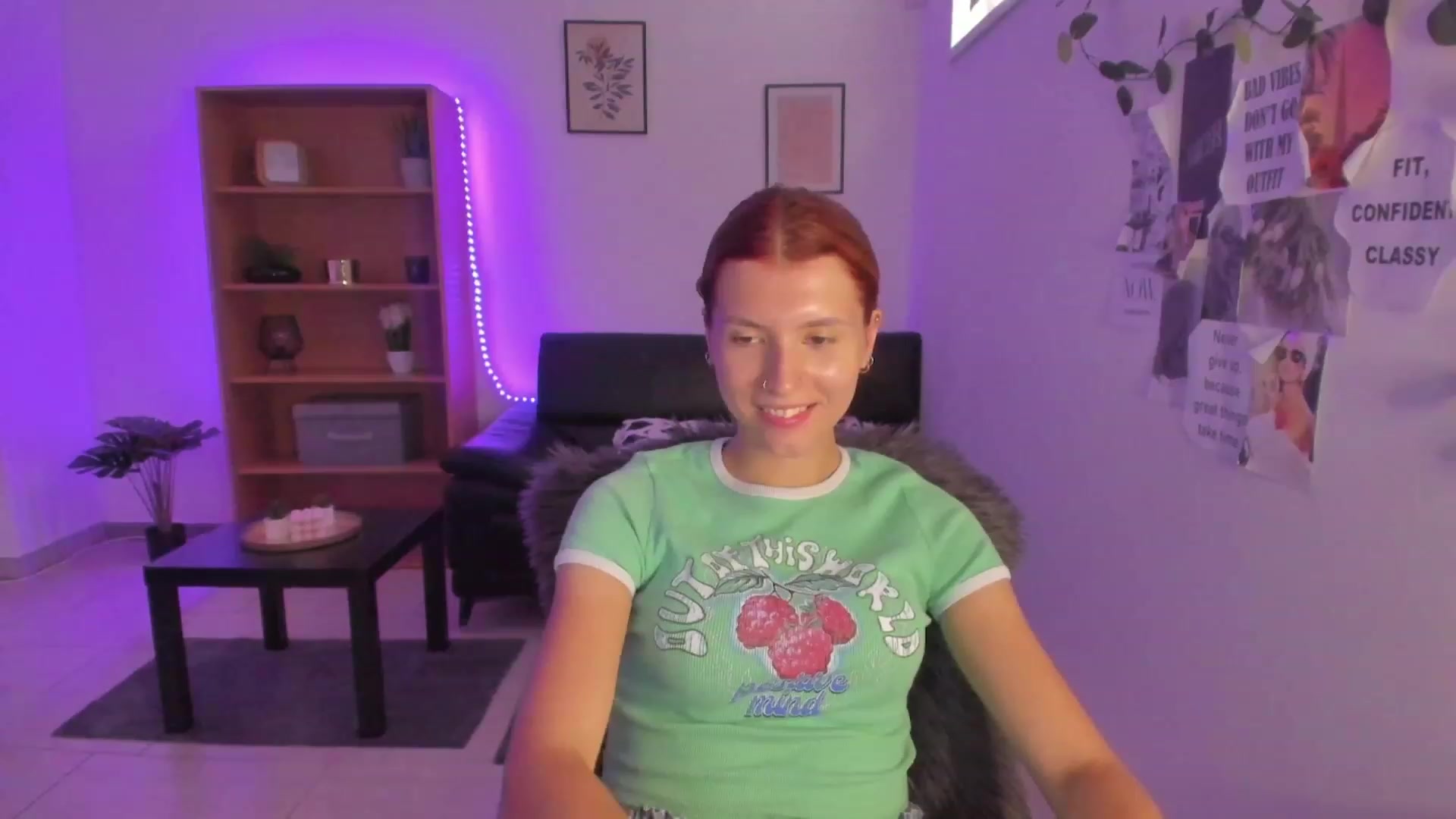 Gallery image thumbnail from SaraJaay18's myfreecams stream on, 08/31/2023, 13:18 image 14 of 20
