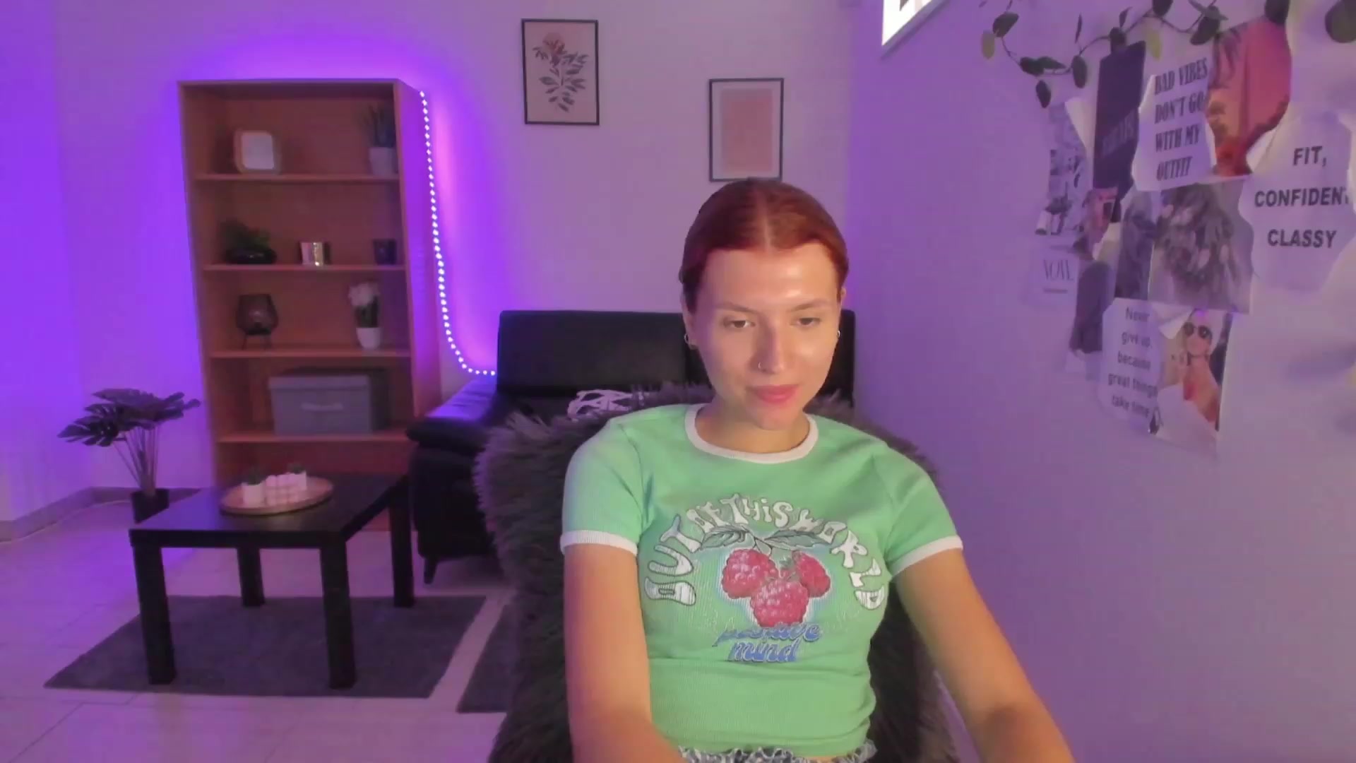 Gallery image thumbnail from SaraJaay18's myfreecams stream on, 08/31/2023, 13:18 image 4 of 20