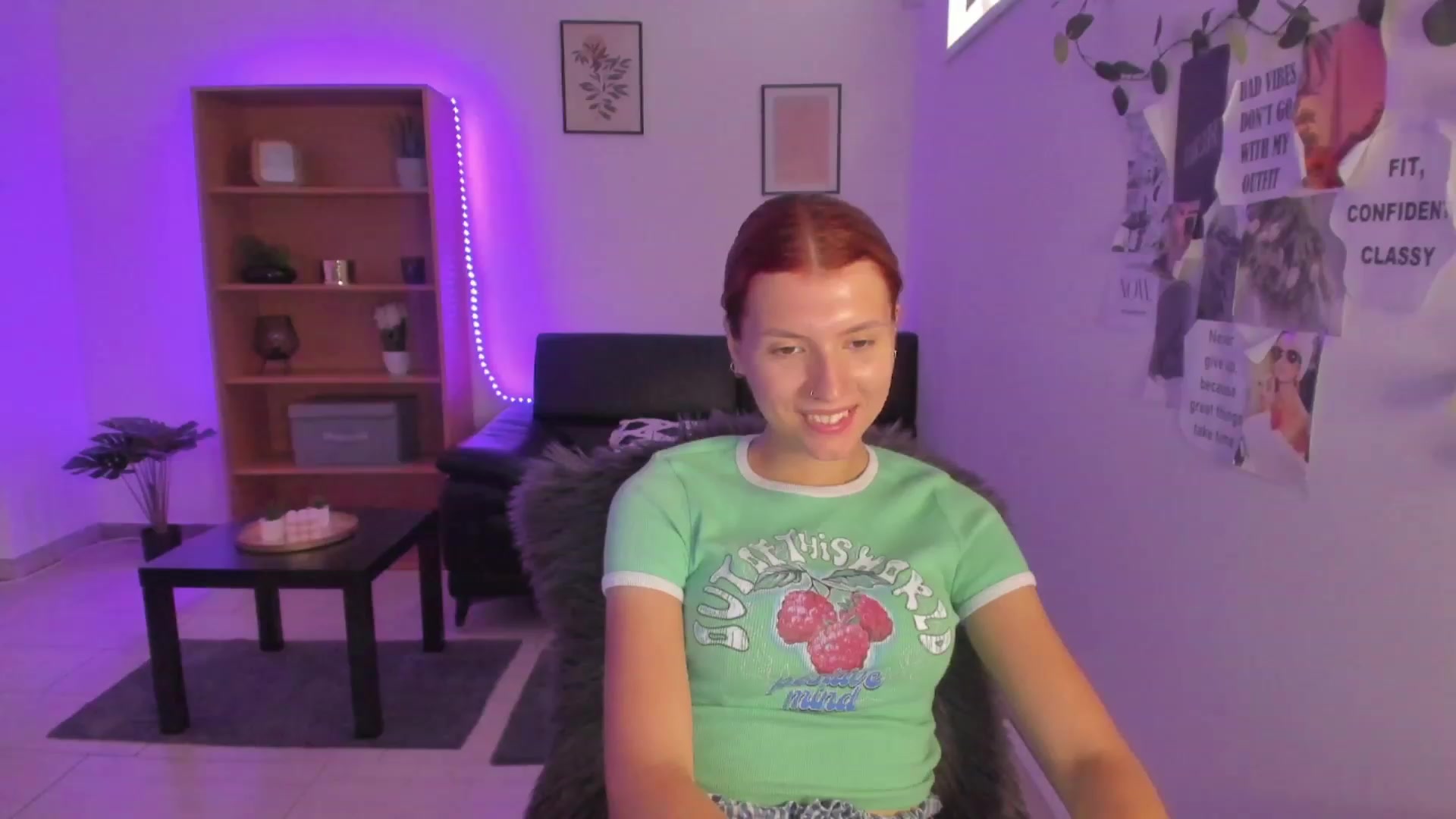 Gallery image thumbnail from SaraJaay18's myfreecams stream on, 08/31/2023, 13:18 image 6 of 20