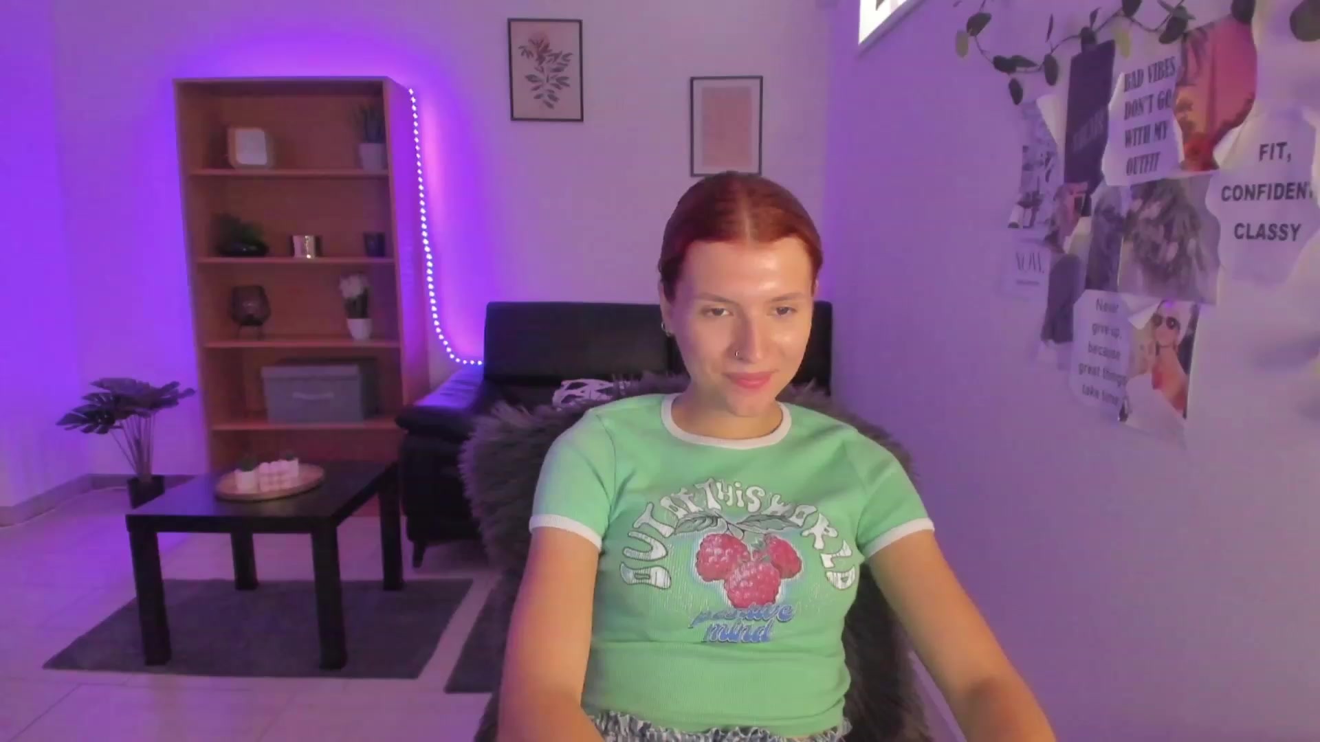 Gallery image thumbnail from SaraJaay18's myfreecams stream on, 08/31/2023, 13:18 image 2 of 20
