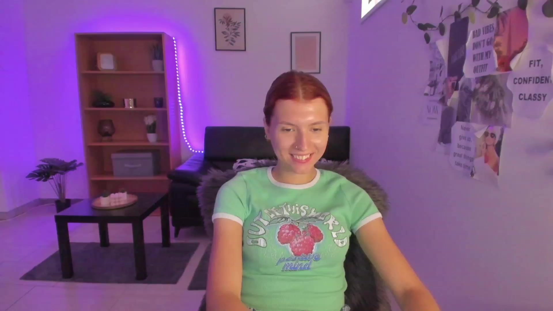 Gallery image thumbnail from SaraJaay18's myfreecams stream on, 08/31/2023, 13:18 image 12 of 20