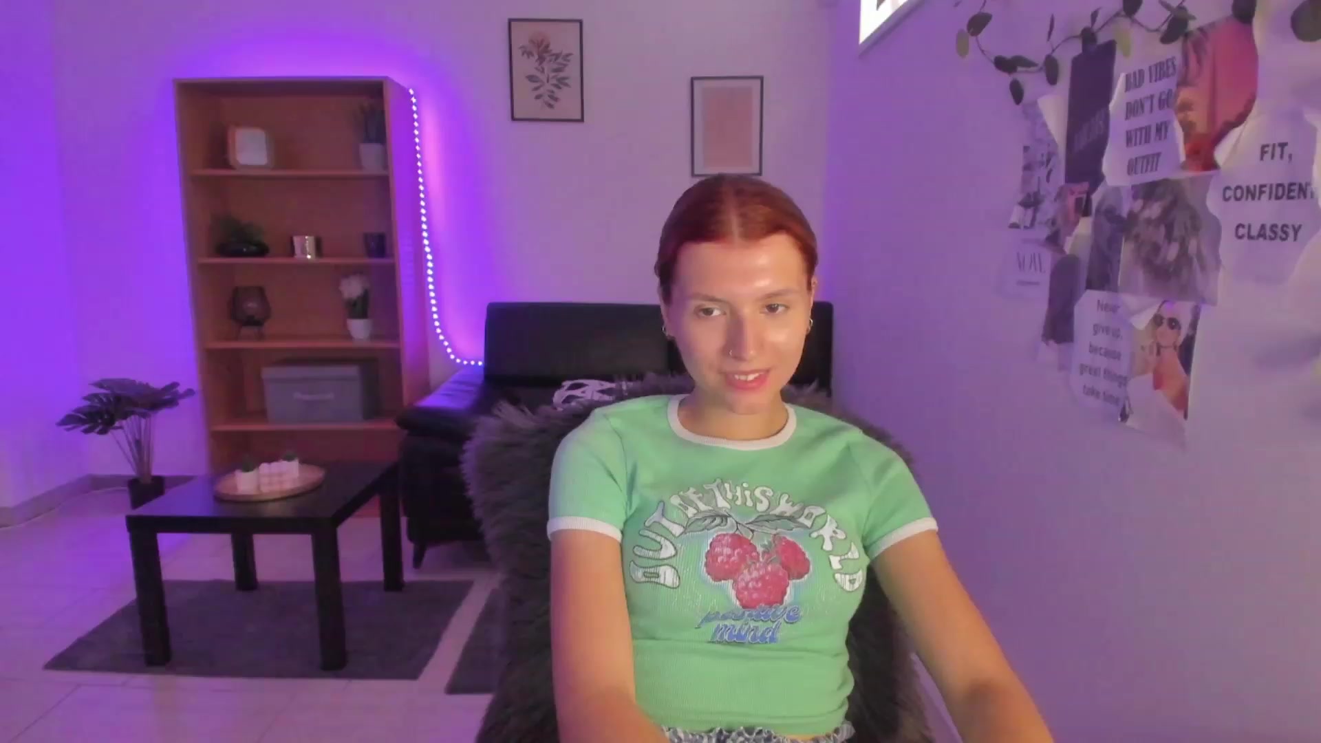 Gallery image thumbnail from SaraJaay18's myfreecams stream on, 08/31/2023, 13:18 image 5 of 20