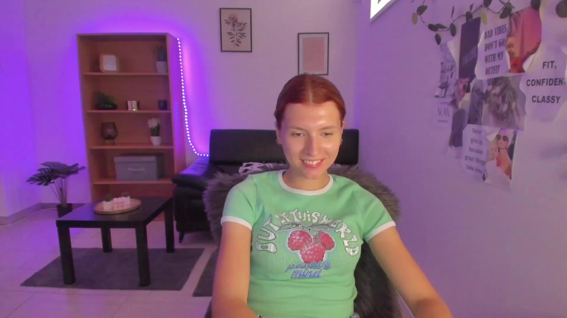 Gallery image thumbnail from SaraJaay18's myfreecams stream on, 08/31/2023, 13:18 image 16 of 20
