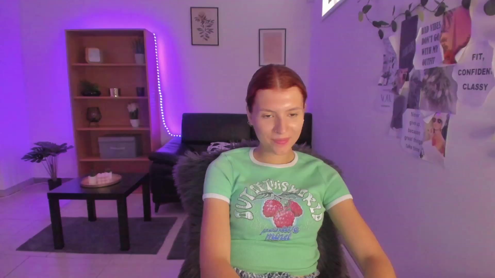 Gallery image thumbnail from SaraJaay18's myfreecams stream on, 08/31/2023, 13:18 image 3 of 20