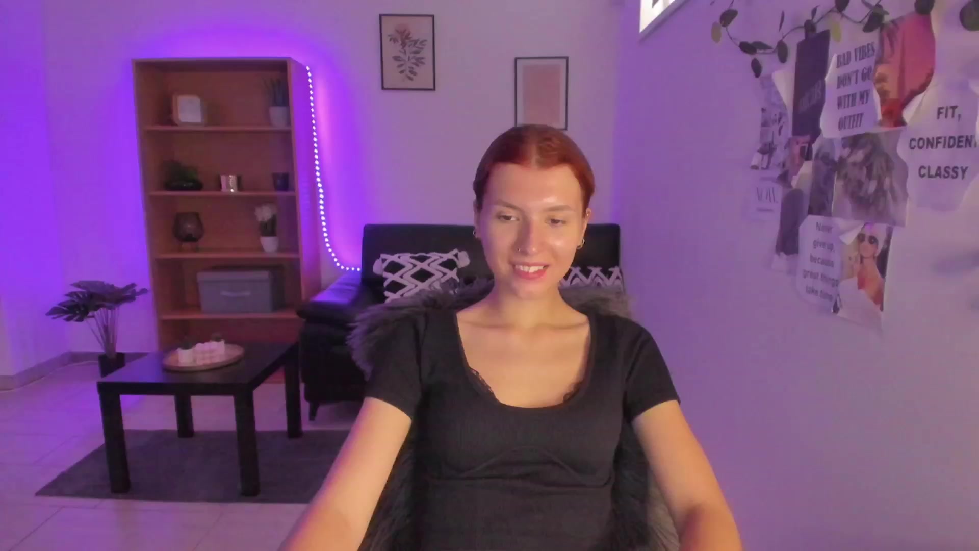 Gallery image thumbnail from SaraJaay18's myfreecams stream on, 09/01/2023, 12:41 image 13 of 20