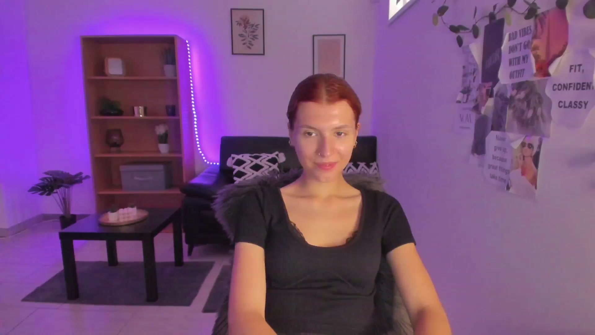 Gallery image thumbnail from SaraJaay18's myfreecams stream on, 09/01/2023, 12:41 image 12 of 20