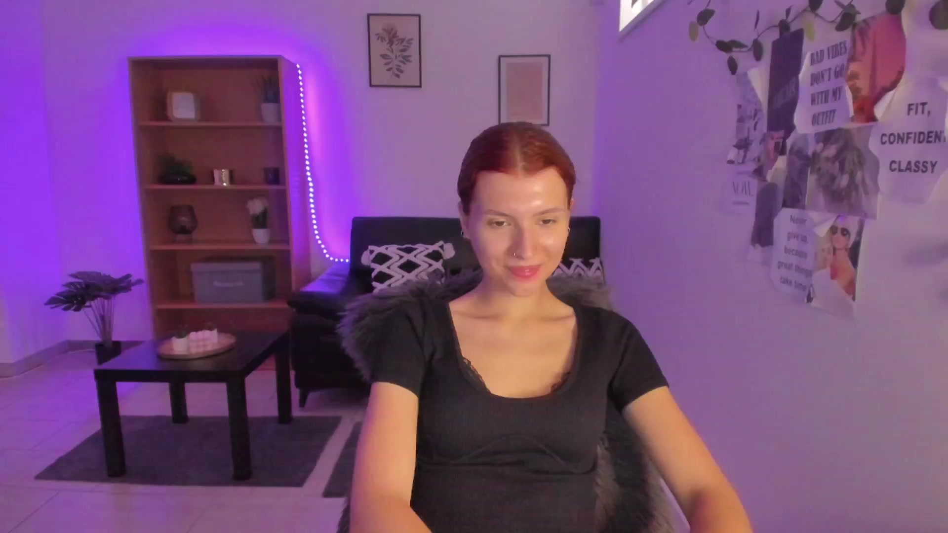 Gallery image thumbnail from SaraJaay18's myfreecams stream on, 09/01/2023, 12:41 image 15 of 20