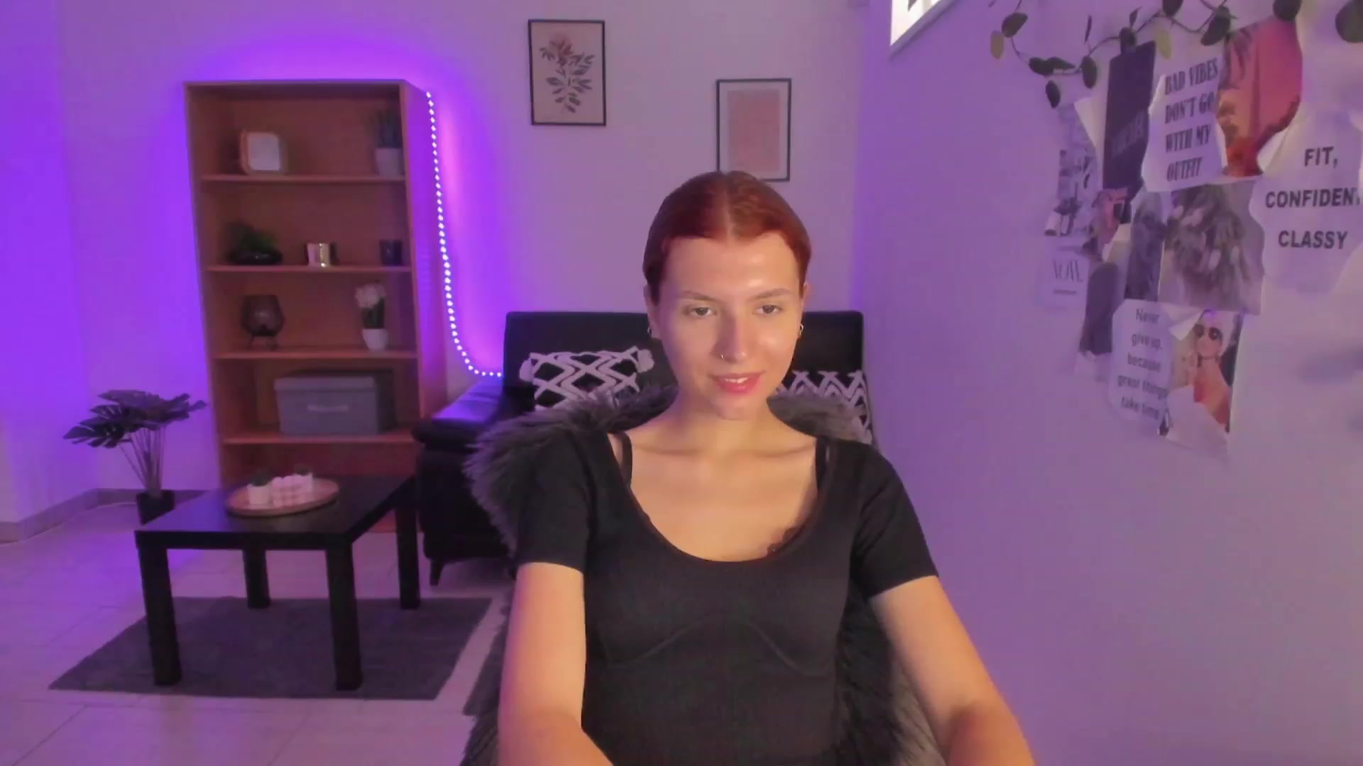 Gallery image thumbnail from SaraJaay18's myfreecams stream on, 09/01/2023, 12:41 image 6 of 20