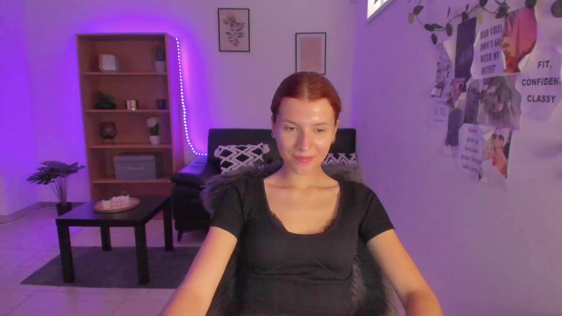 Gallery image thumbnail from SaraJaay18's myfreecams stream on, 09/01/2023, 12:41 image 17 of 20