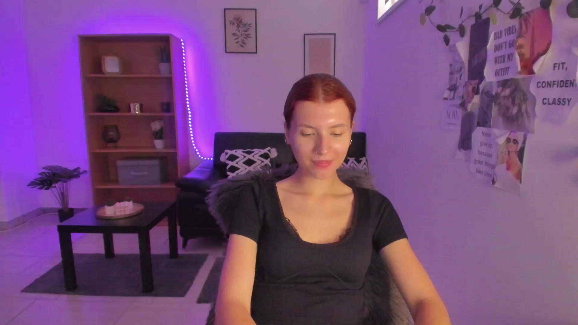 Gallery image thumbnail from SaraJaay18's myfreecams stream on, 09/01/2023, 12:41 image 14 of 20