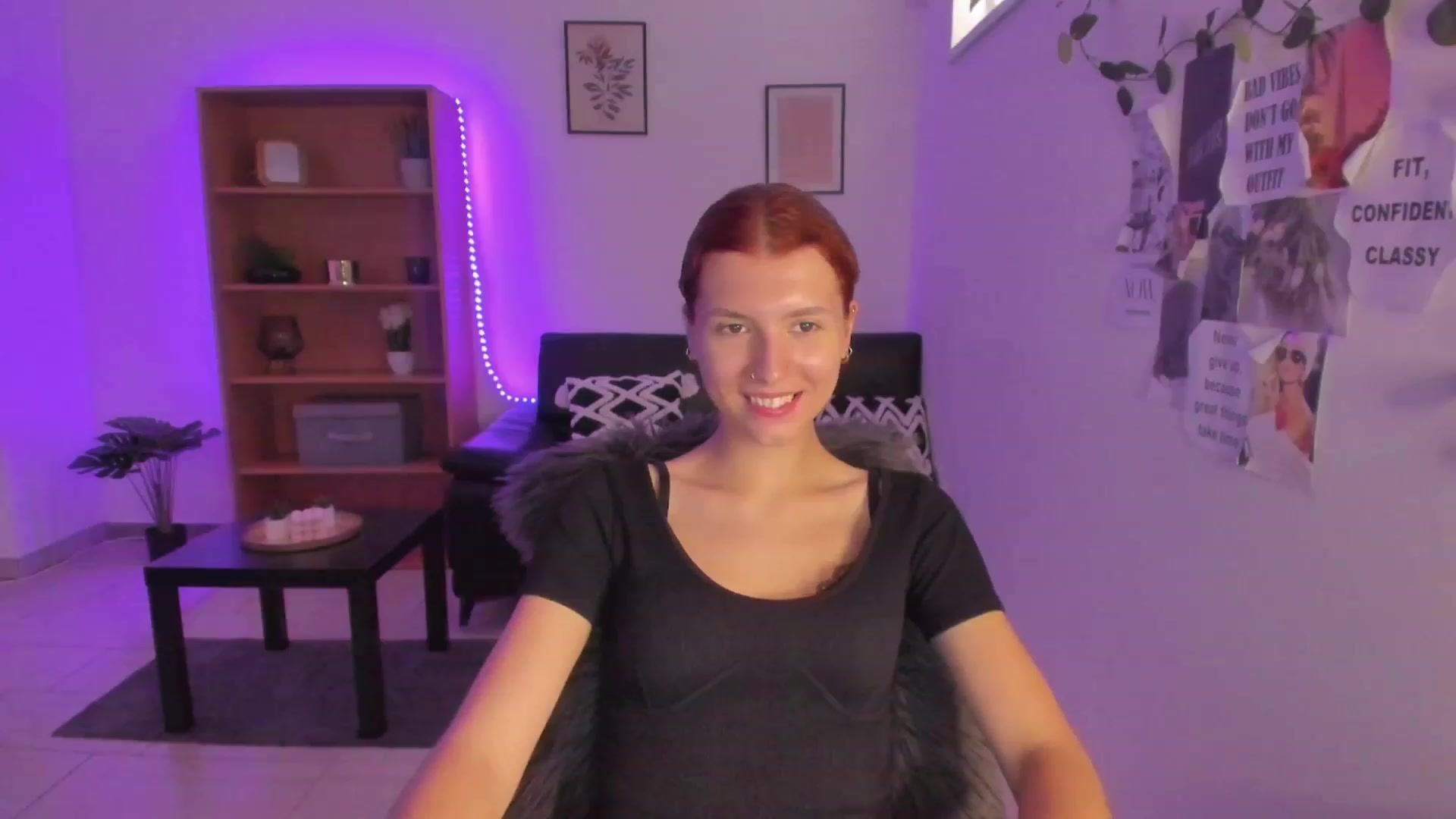 Gallery image thumbnail from SaraJaay18's myfreecams stream on, 09/01/2023, 12:41 image 7 of 20