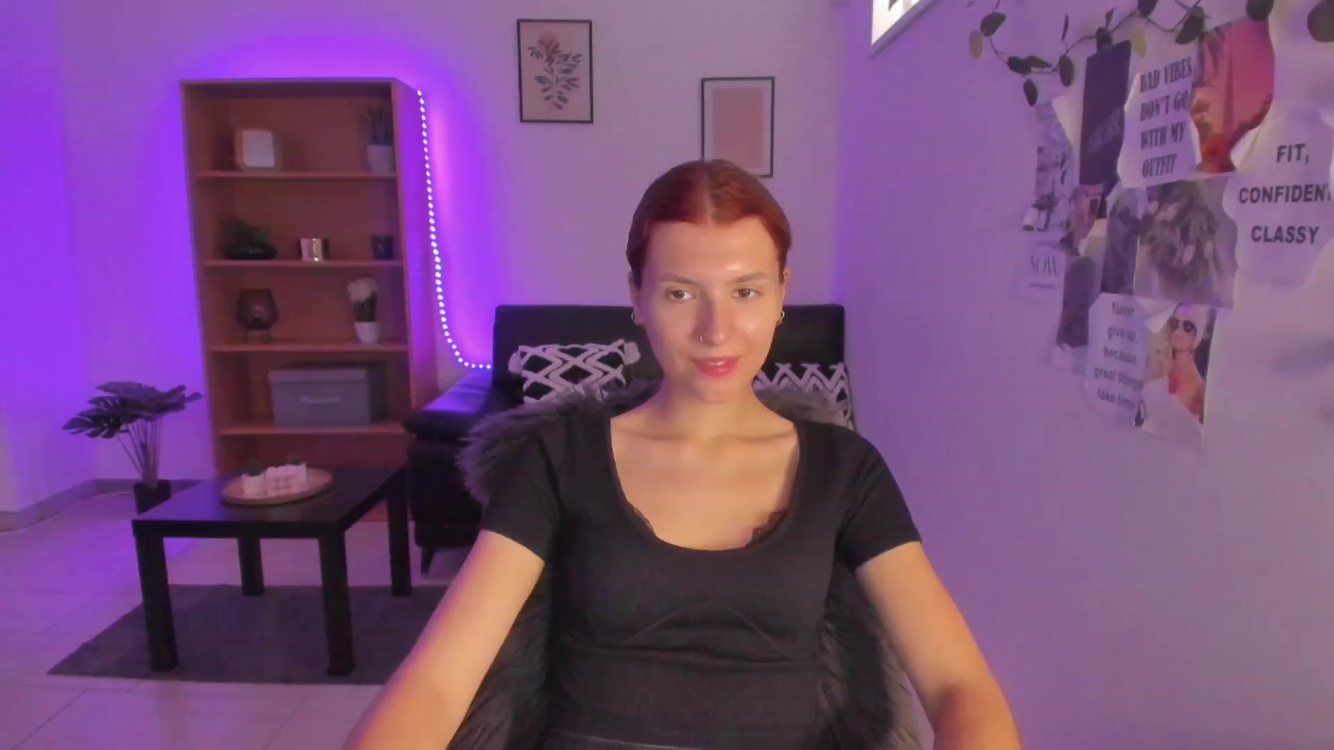 Gallery image thumbnail from SaraJaay18's myfreecams stream on, 09/01/2023, 12:41 image 2 of 20