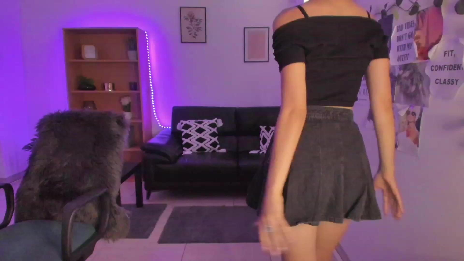 Gallery image thumbnail from SaraJaay18's myfreecams stream on, 09/01/2023, 12:41 image 5 of 20