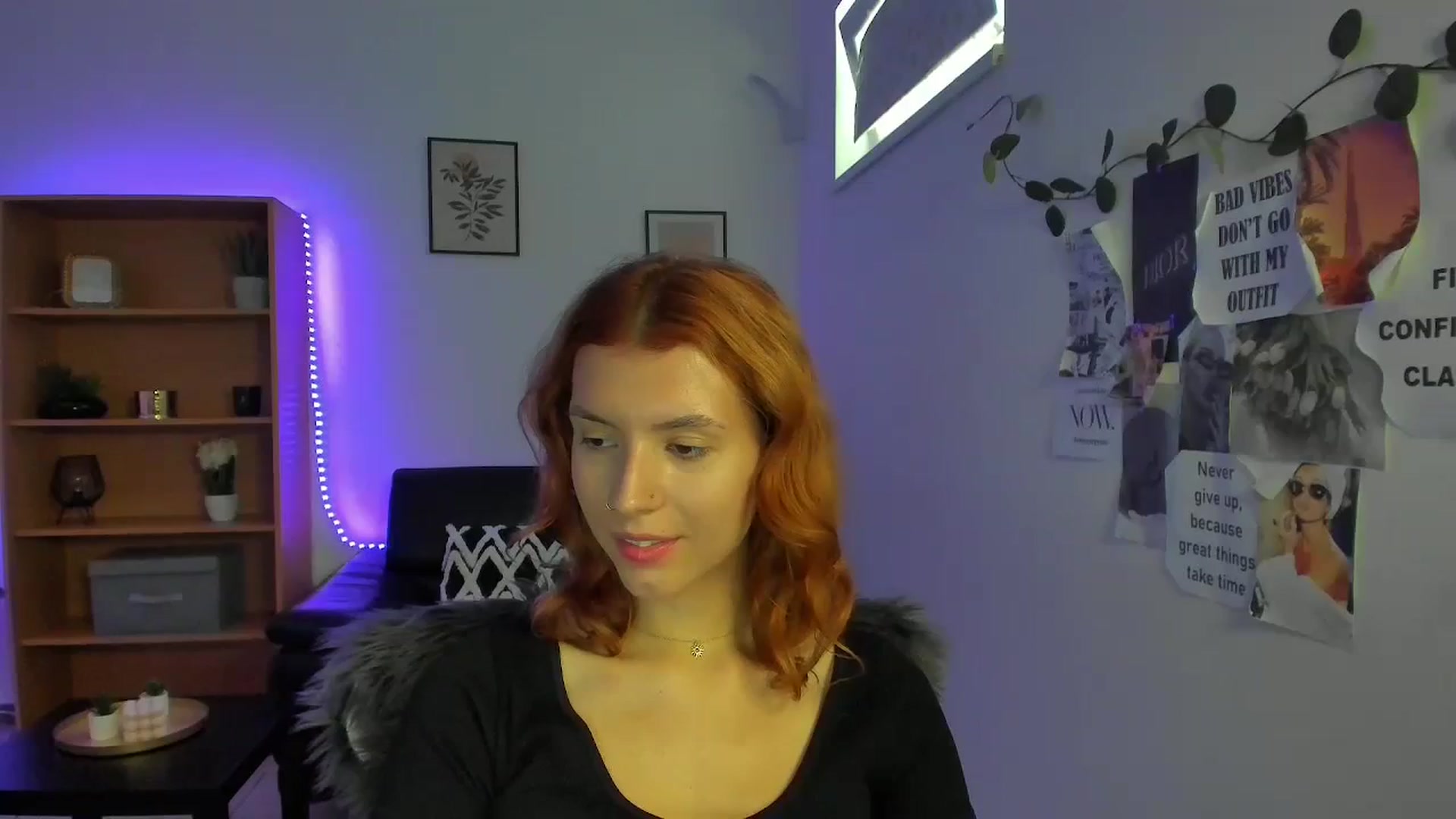 Gallery image thumbnail from SaraJaay18's myfreecams stream on, 09/07/2023, 10:38 image 17 of 20