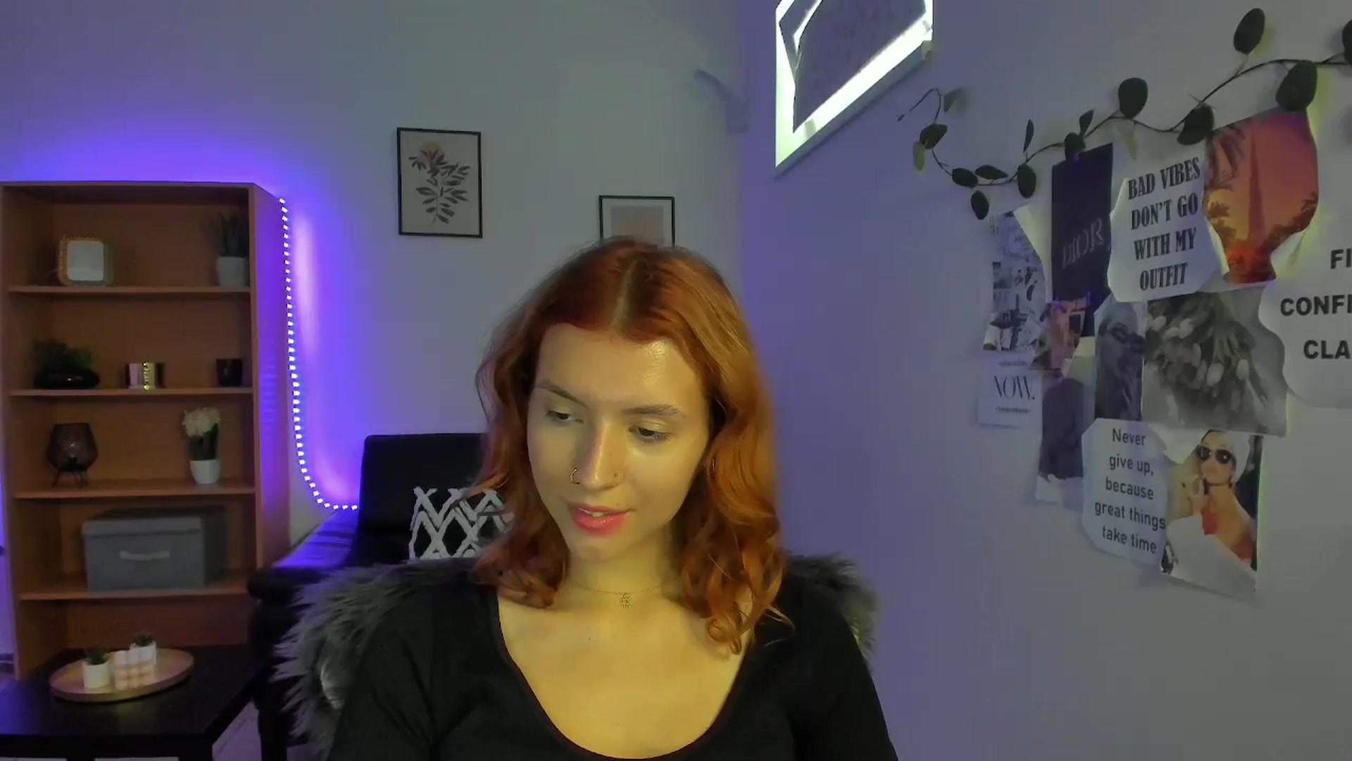 Gallery image thumbnail from SaraJaay18's myfreecams stream on, 09/07/2023, 10:38 image 16 of 20