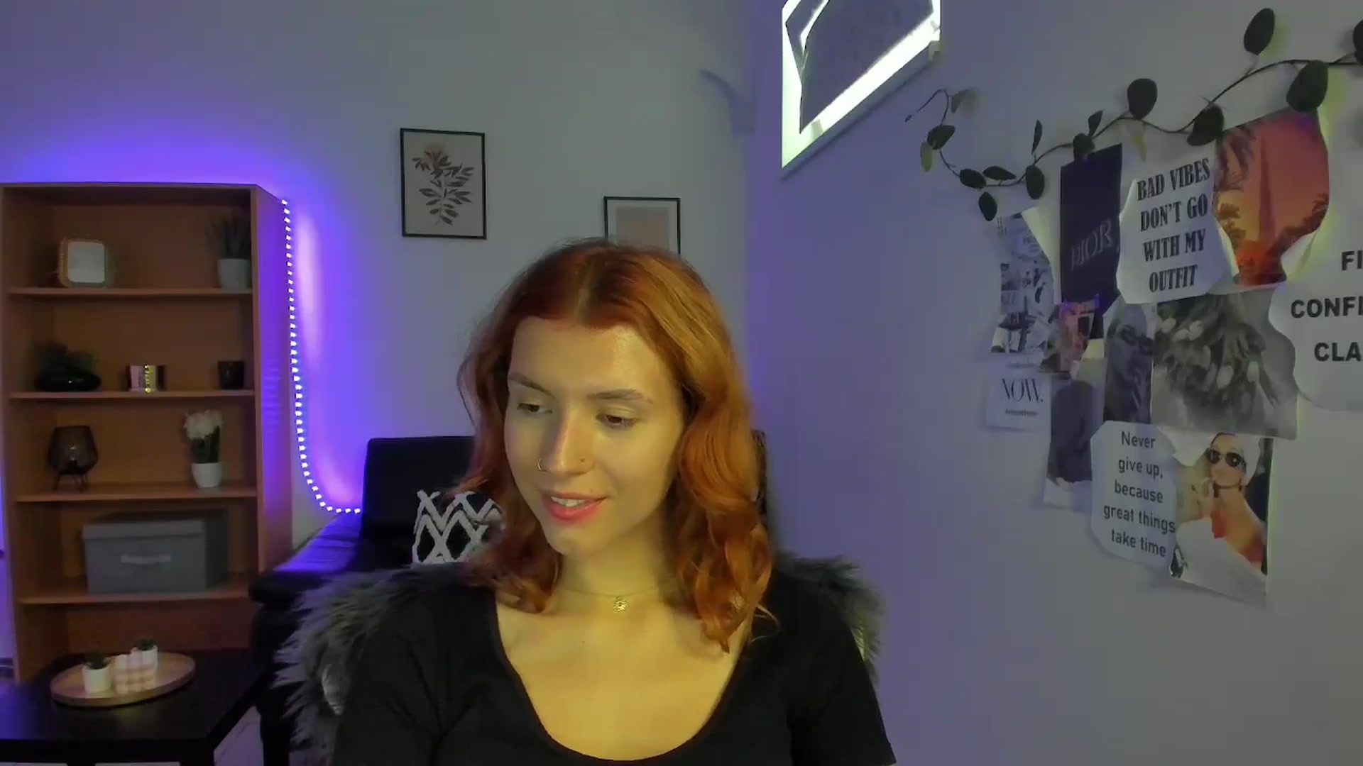 Gallery image thumbnail from SaraJaay18's myfreecams stream on, 09/07/2023, 10:38 image 12 of 20