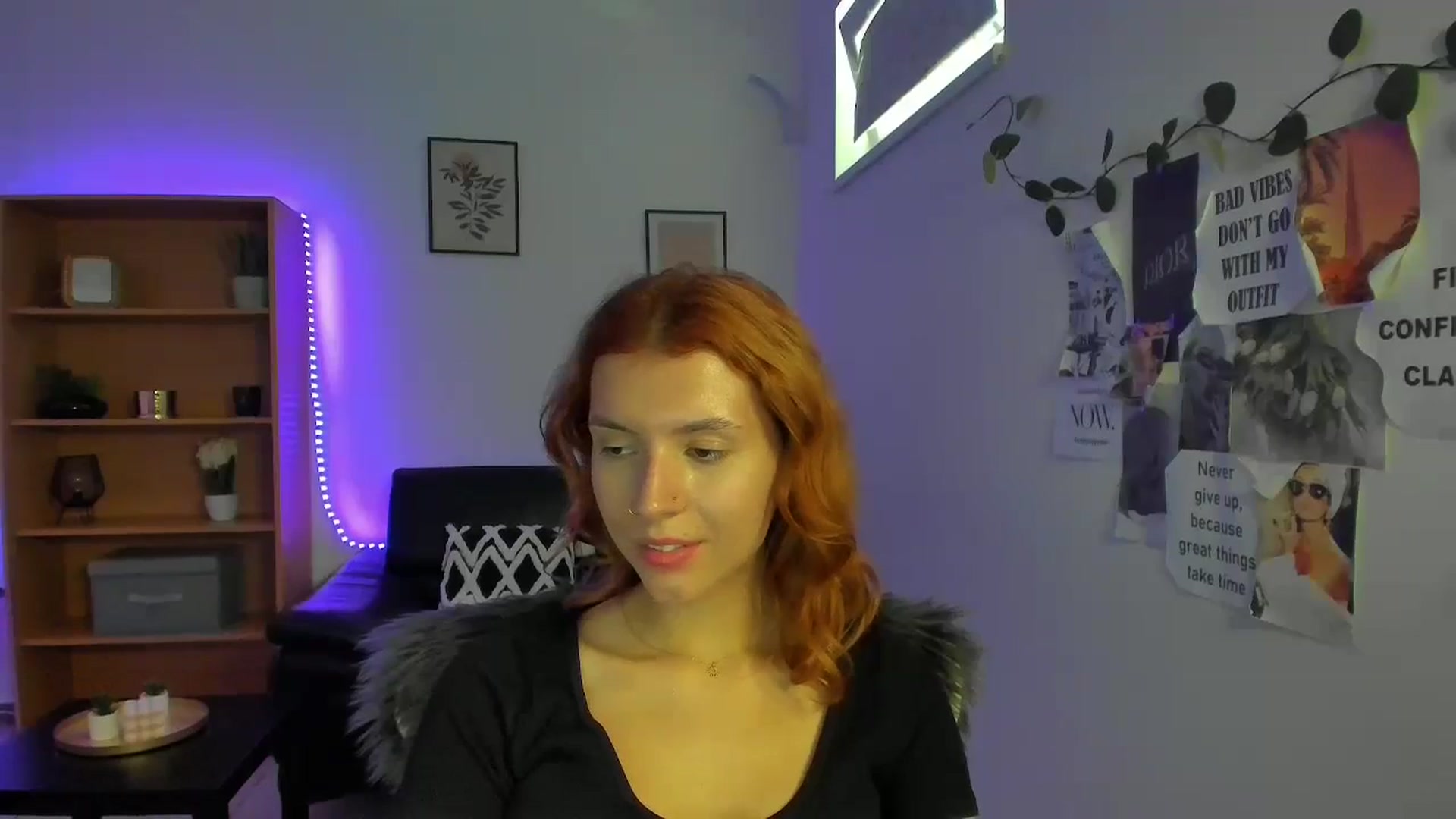 Gallery image thumbnail from SaraJaay18's myfreecams stream on, 09/07/2023, 13:09 image 14 of 20