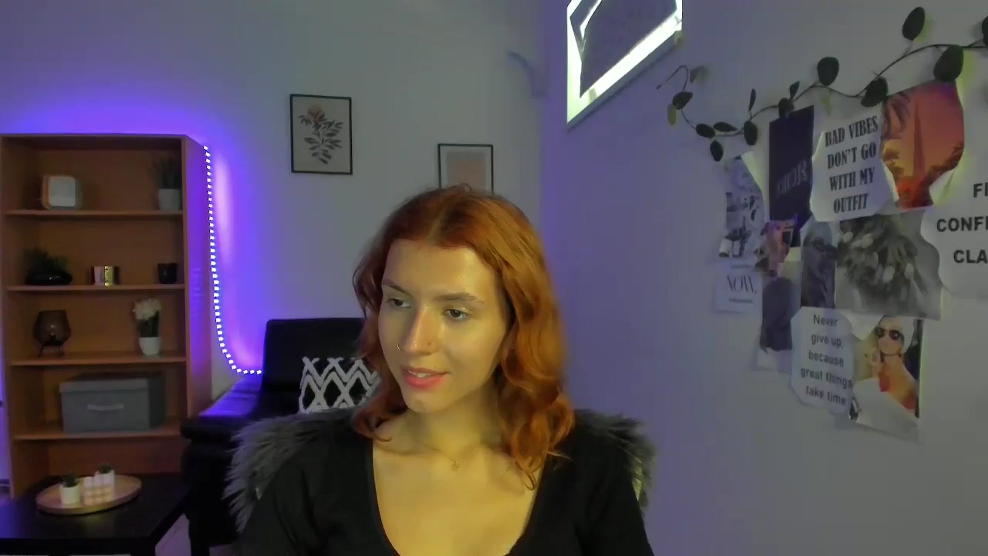 Gallery image thumbnail from SaraJaay18's myfreecams stream on, 09/07/2023, 13:09 image 7 of 20