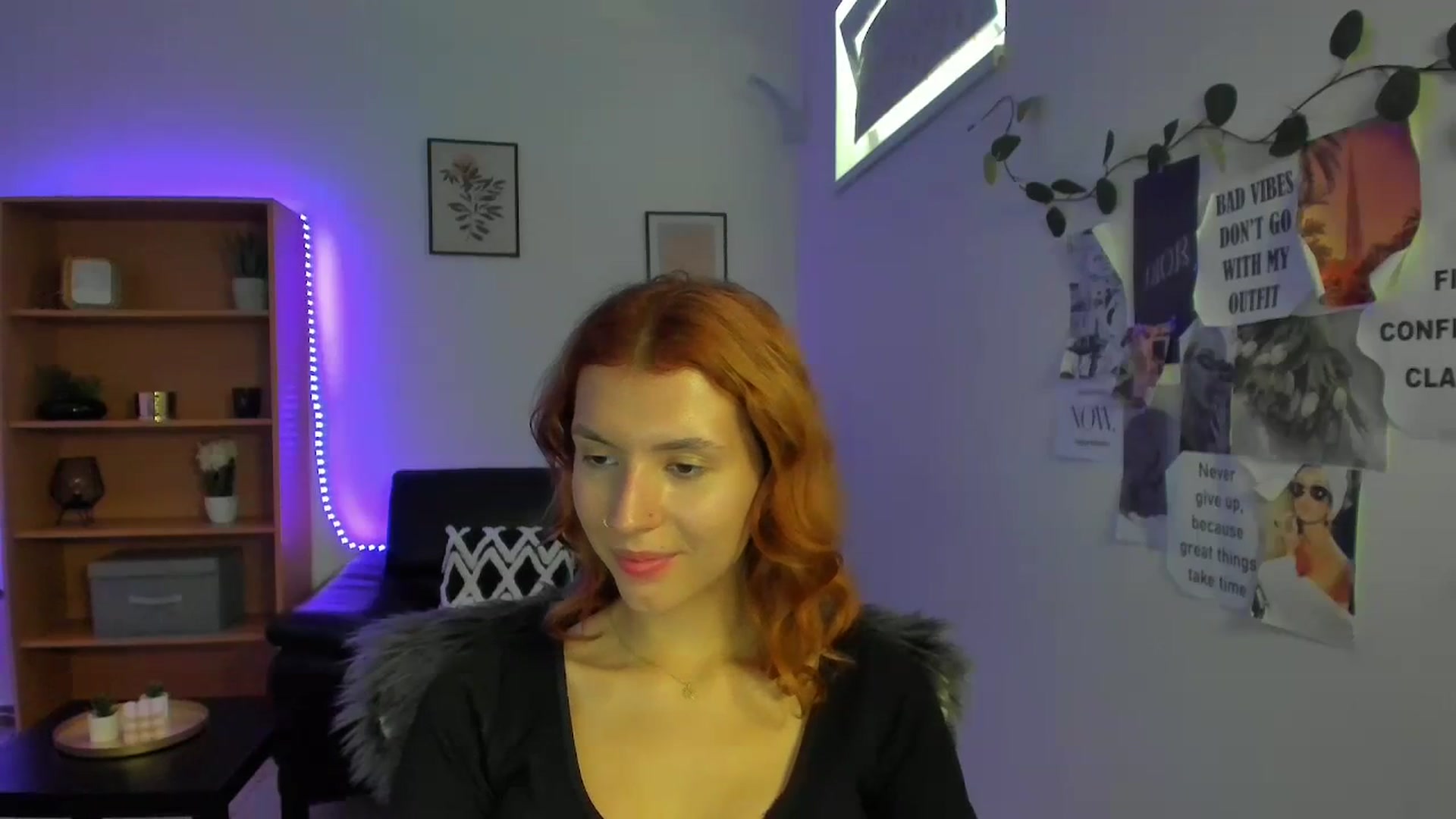 Gallery image thumbnail from SaraJaay18's myfreecams stream on, 09/07/2023, 13:09 image 6 of 20