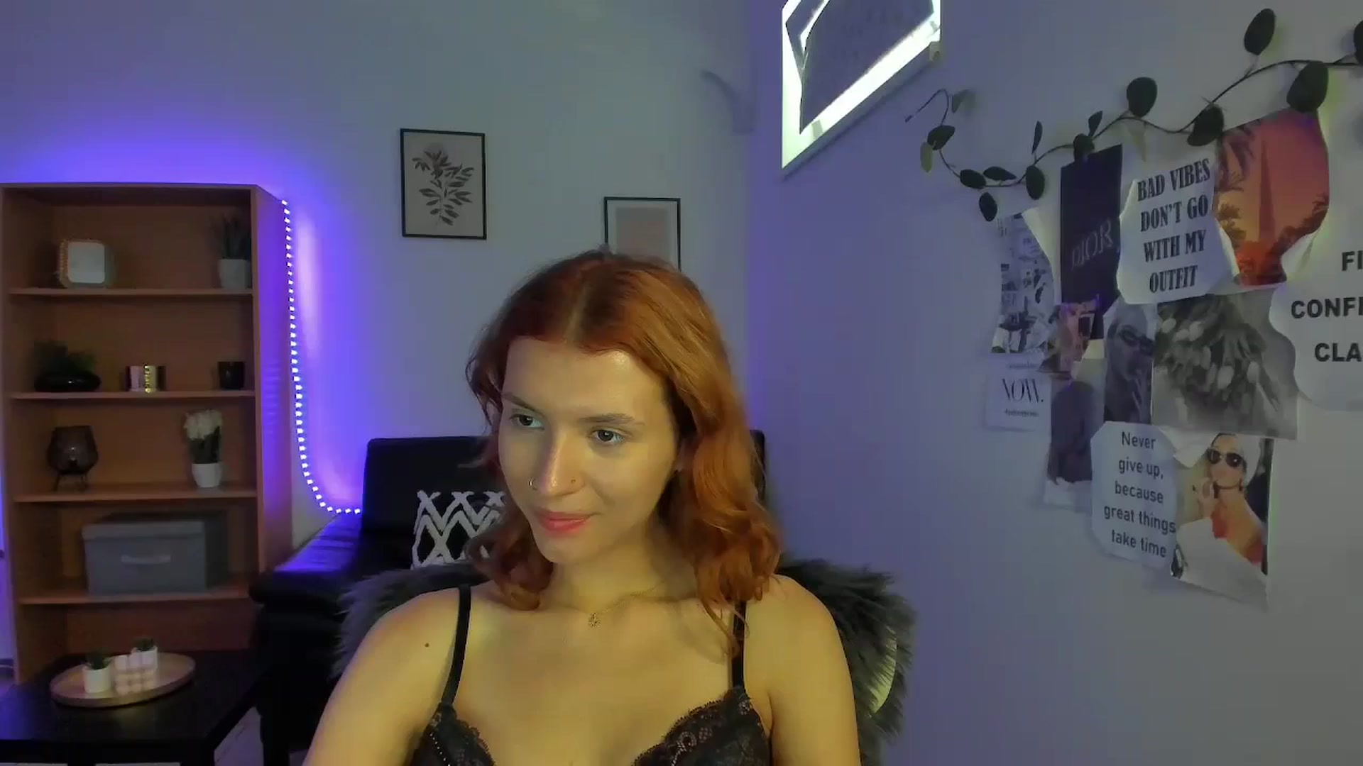 Gallery image thumbnail from SaraJaay18's myfreecams stream on, 09/07/2023, 13:09 image 2 of 20