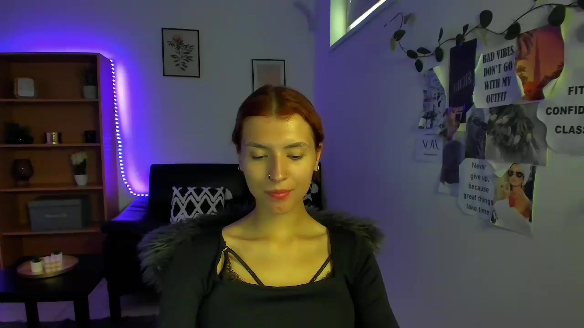 Gallery image thumbnail from SaraJaay18's myfreecams stream on, 09/09/2023, 10:49 image 7 of 20