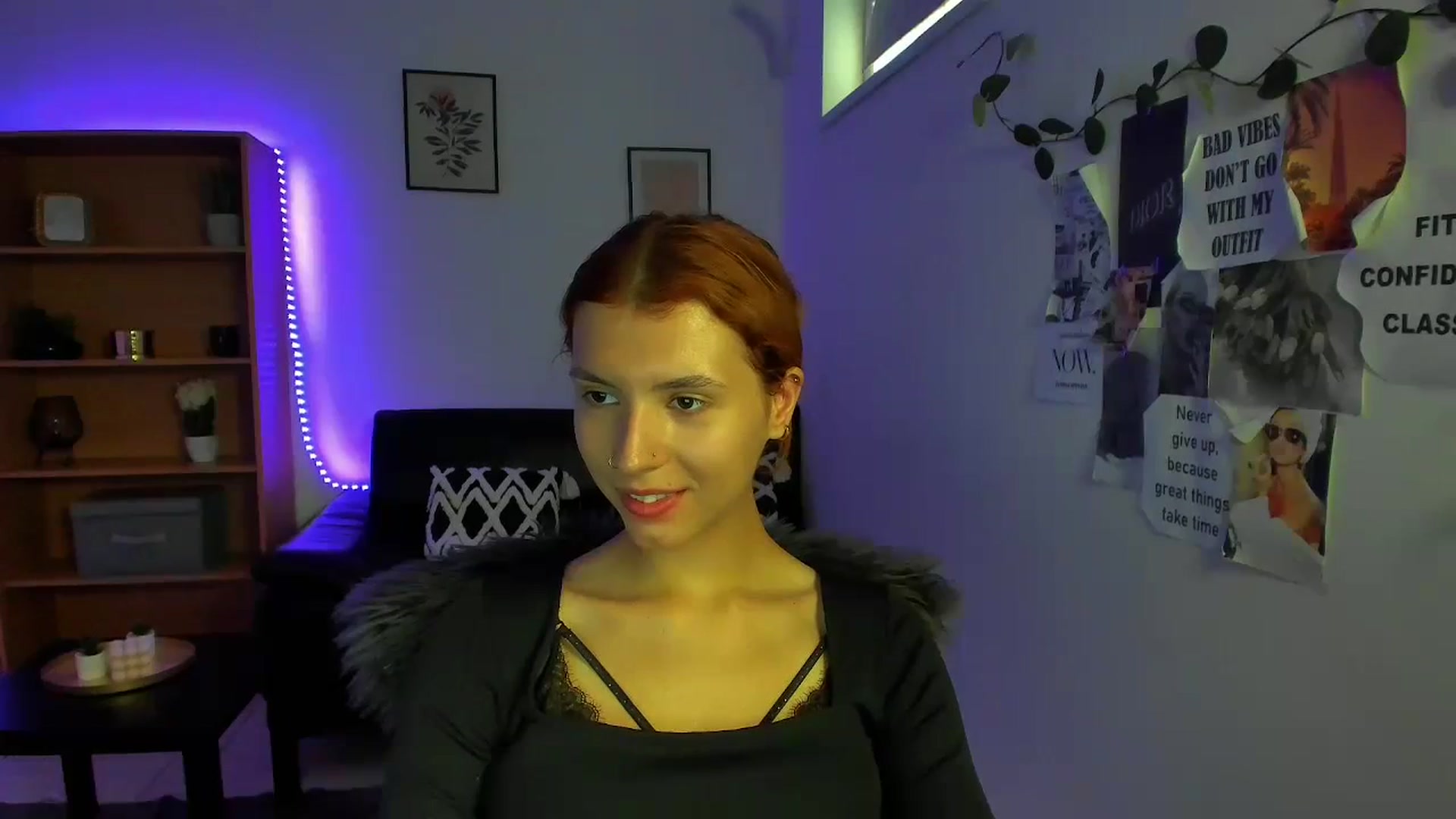 Gallery image thumbnail from SaraJaay18's myfreecams stream on, 09/09/2023, 10:49 image 17 of 20