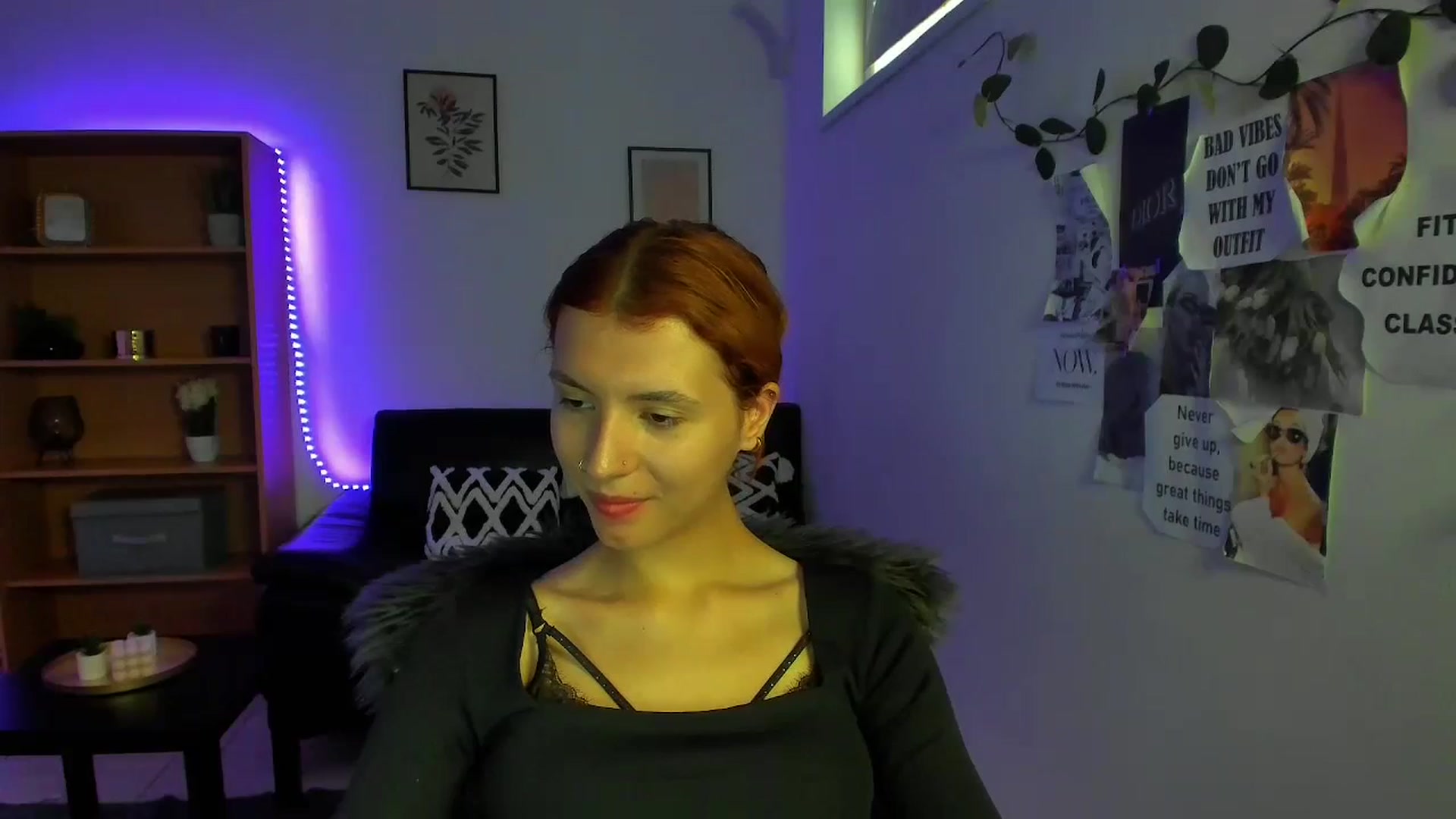 Gallery image thumbnail from SaraJaay18's myfreecams stream on, 09/09/2023, 10:49 image 5 of 20