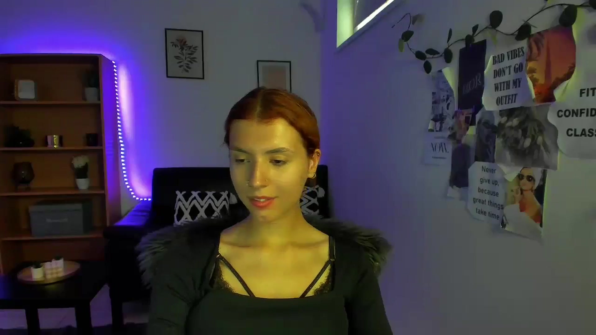 Gallery image thumbnail from SaraJaay18's myfreecams stream on, 09/09/2023, 10:49 image 9 of 20