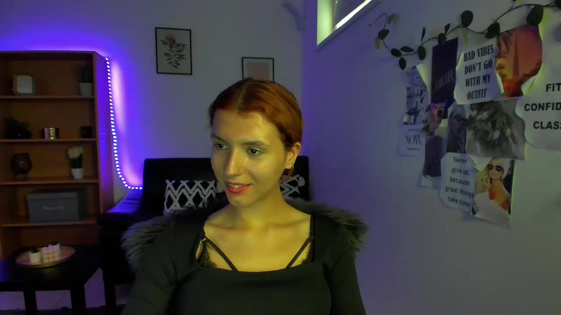 Gallery image thumbnail from SaraJaay18's myfreecams stream on, 09/09/2023, 12:30 image 1 of 20