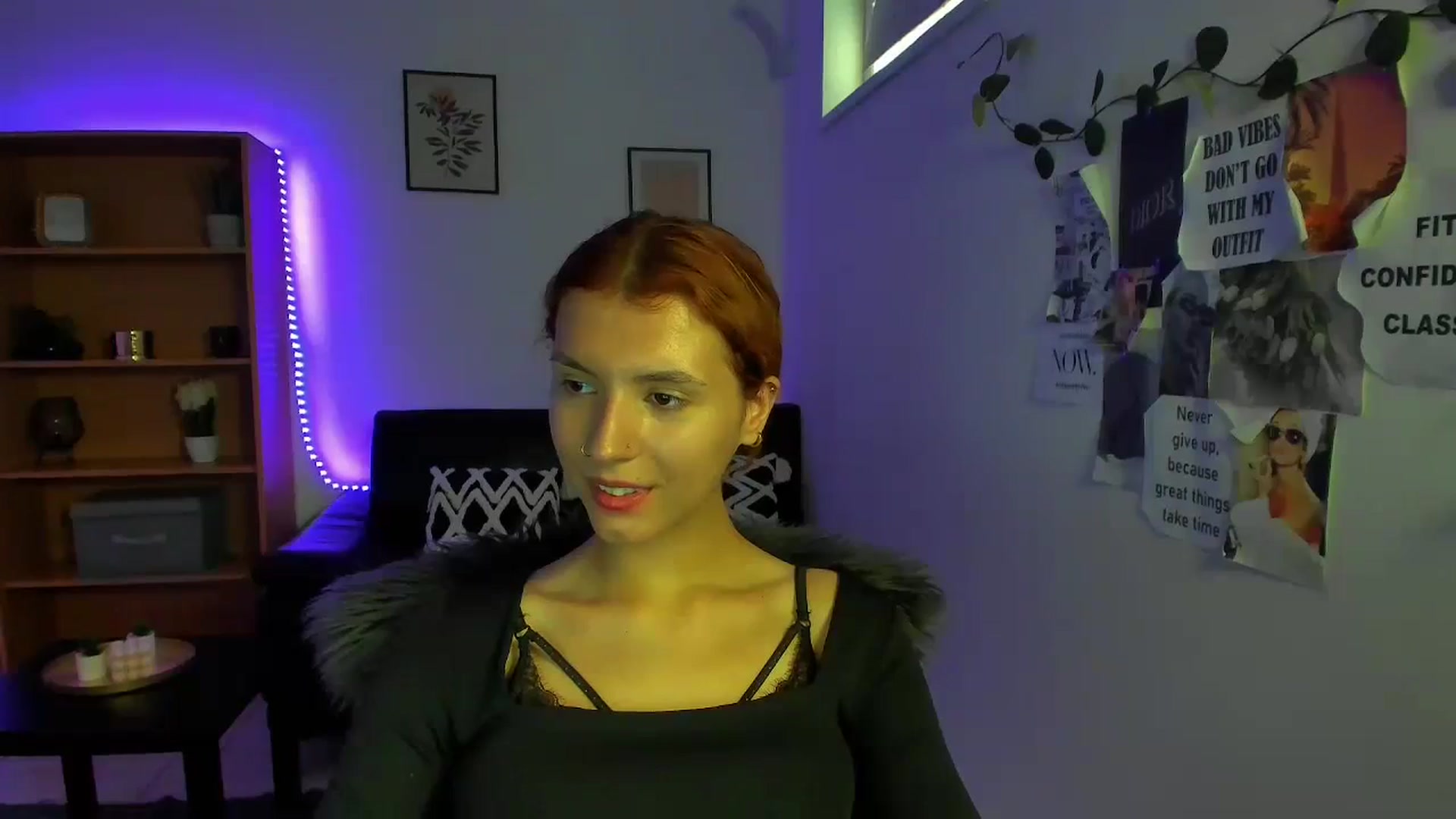 Gallery image thumbnail from SaraJaay18's myfreecams stream on, 09/09/2023, 12:30 image 14 of 20