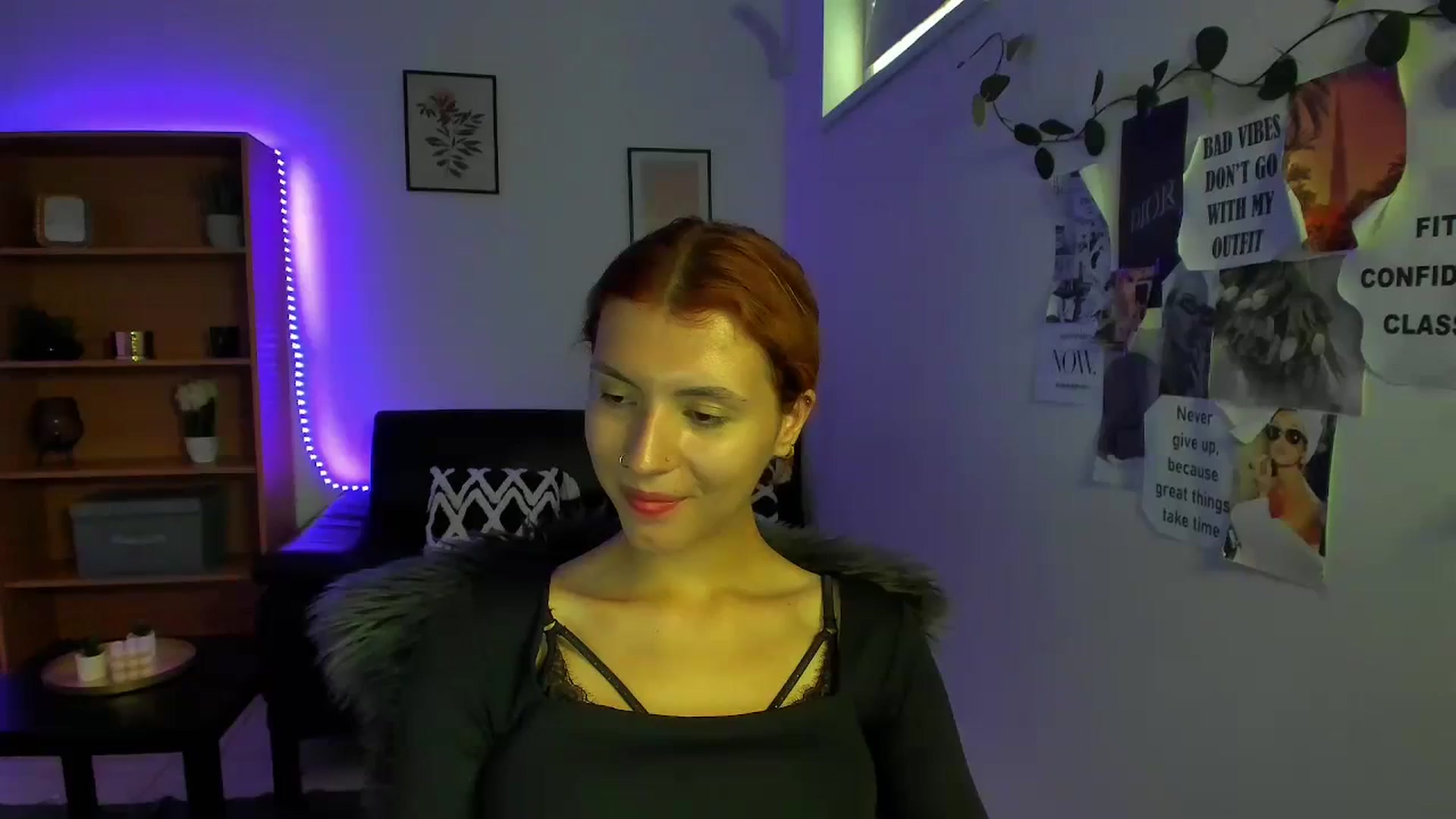 Gallery image thumbnail from SaraJaay18's myfreecams stream on, 09/09/2023, 12:30 image 18 of 20