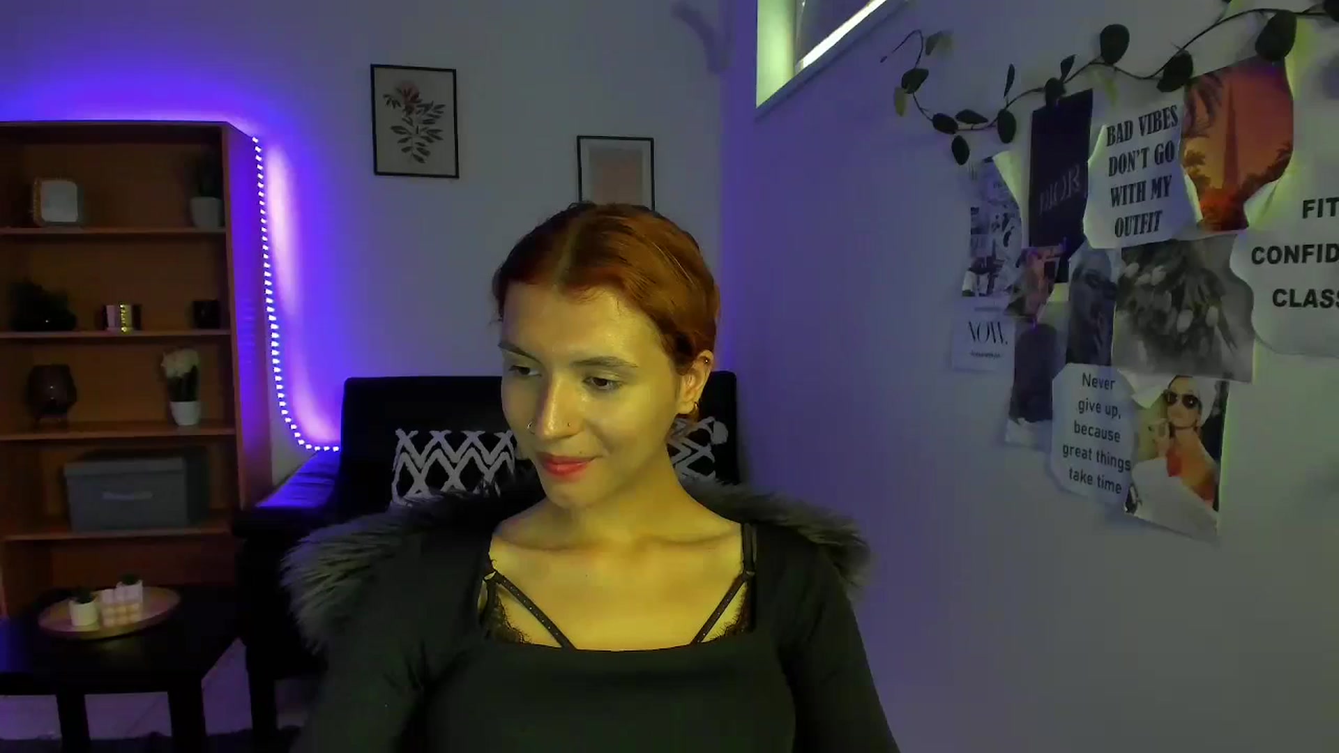 Gallery image thumbnail from SaraJaay18's myfreecams stream on, 09/09/2023, 12:30 image 16 of 20