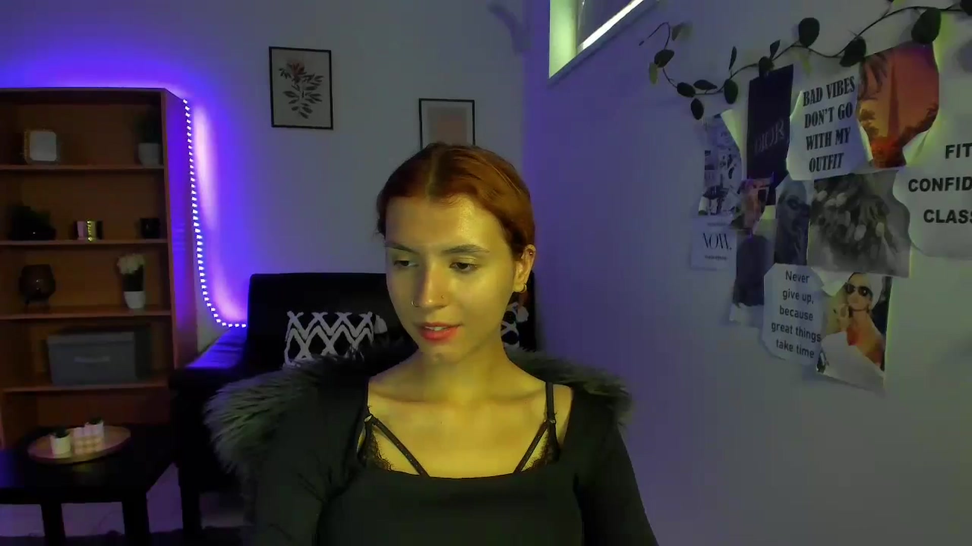 Gallery image thumbnail from SaraJaay18's myfreecams stream on, 09/09/2023, 12:30 image 15 of 20