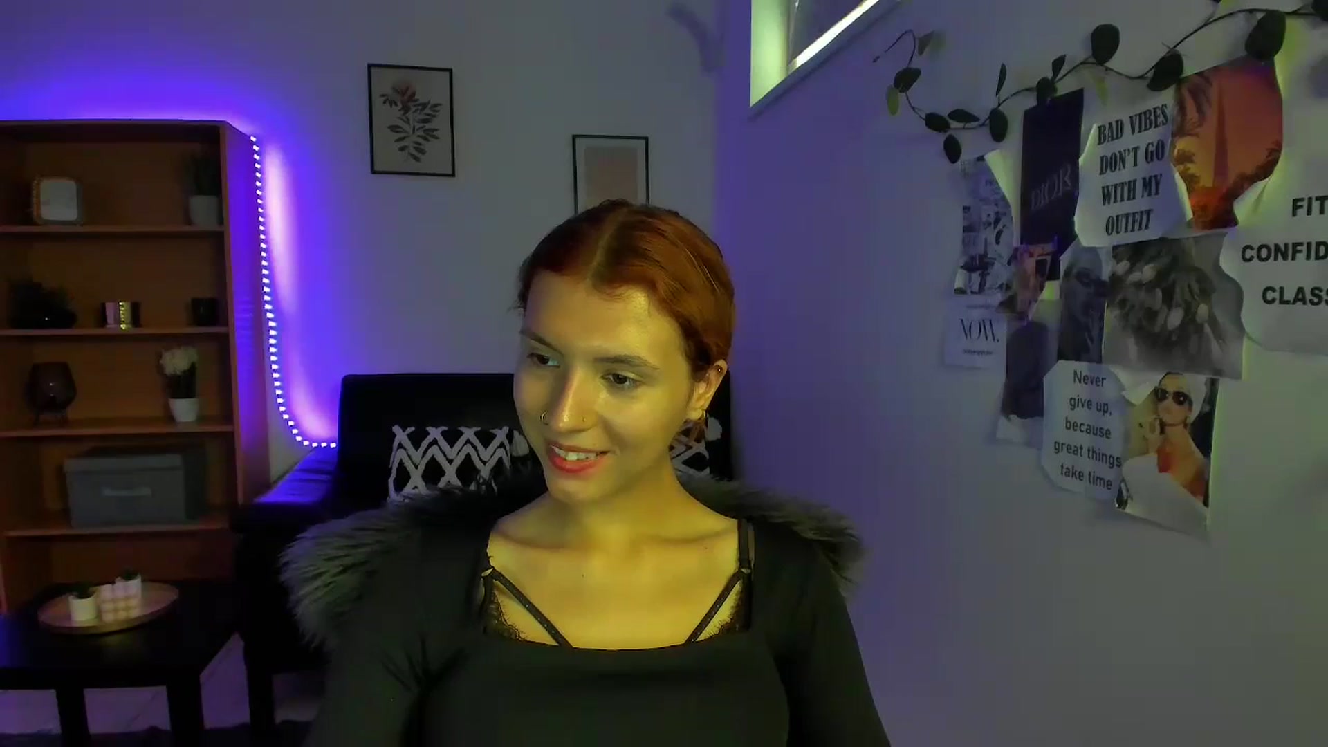 Gallery image thumbnail from SaraJaay18's myfreecams stream on, 09/09/2023, 12:30 image 19 of 20