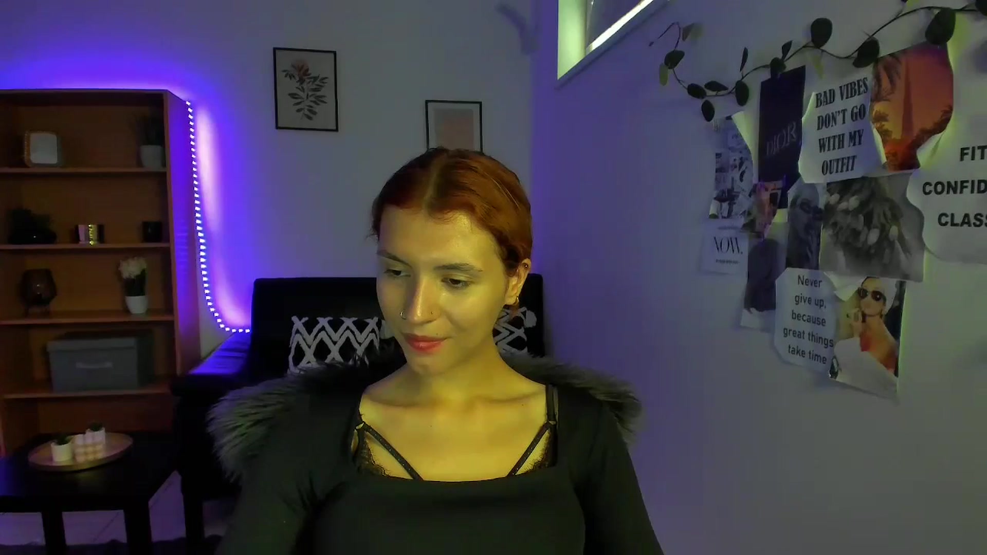 Gallery image thumbnail from SaraJaay18's myfreecams stream on, 09/09/2023, 12:30 image 17 of 20