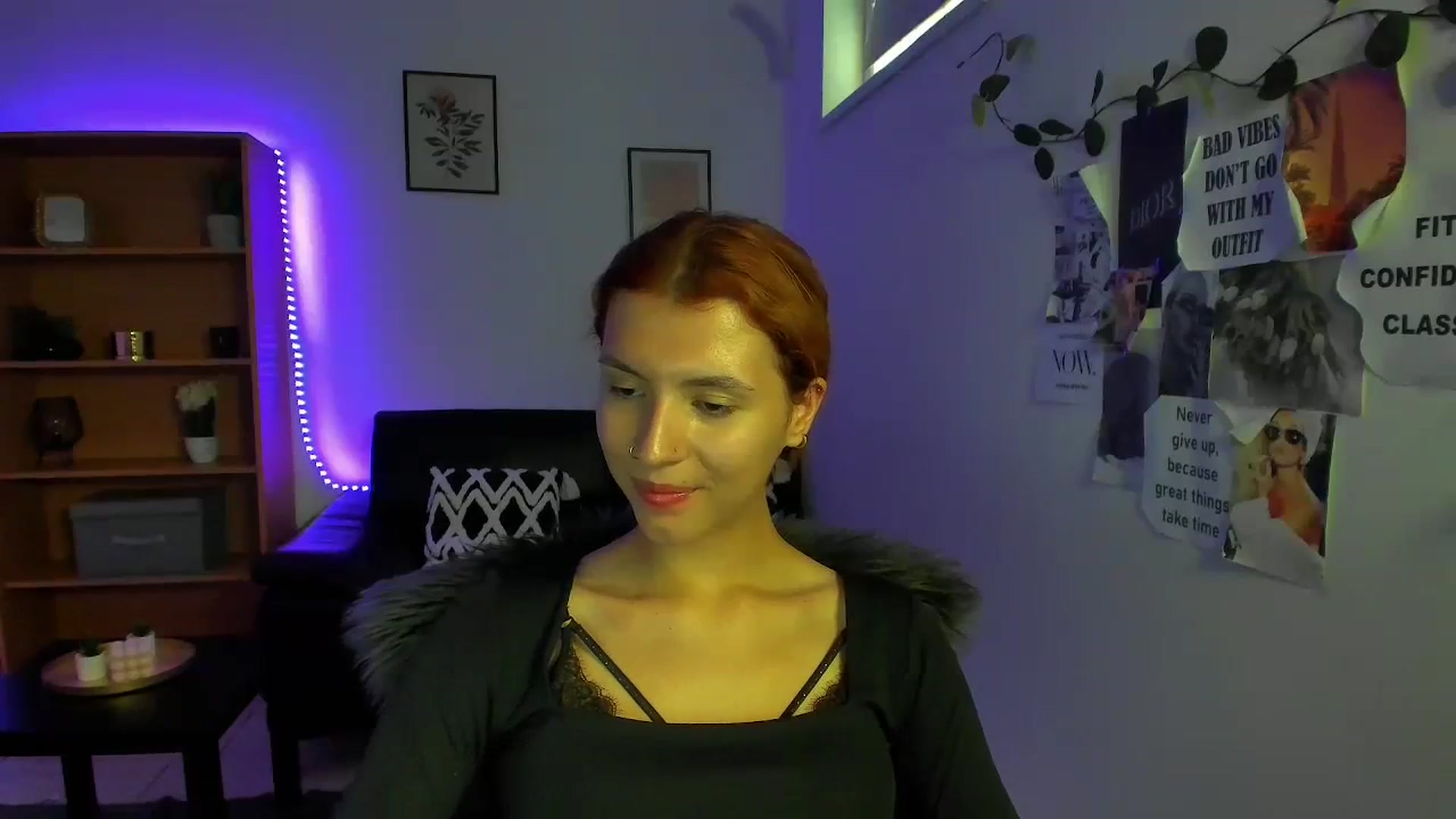 Gallery image thumbnail from SaraJaay18's myfreecams stream on, 09/09/2023, 13:17 image 19 of 20