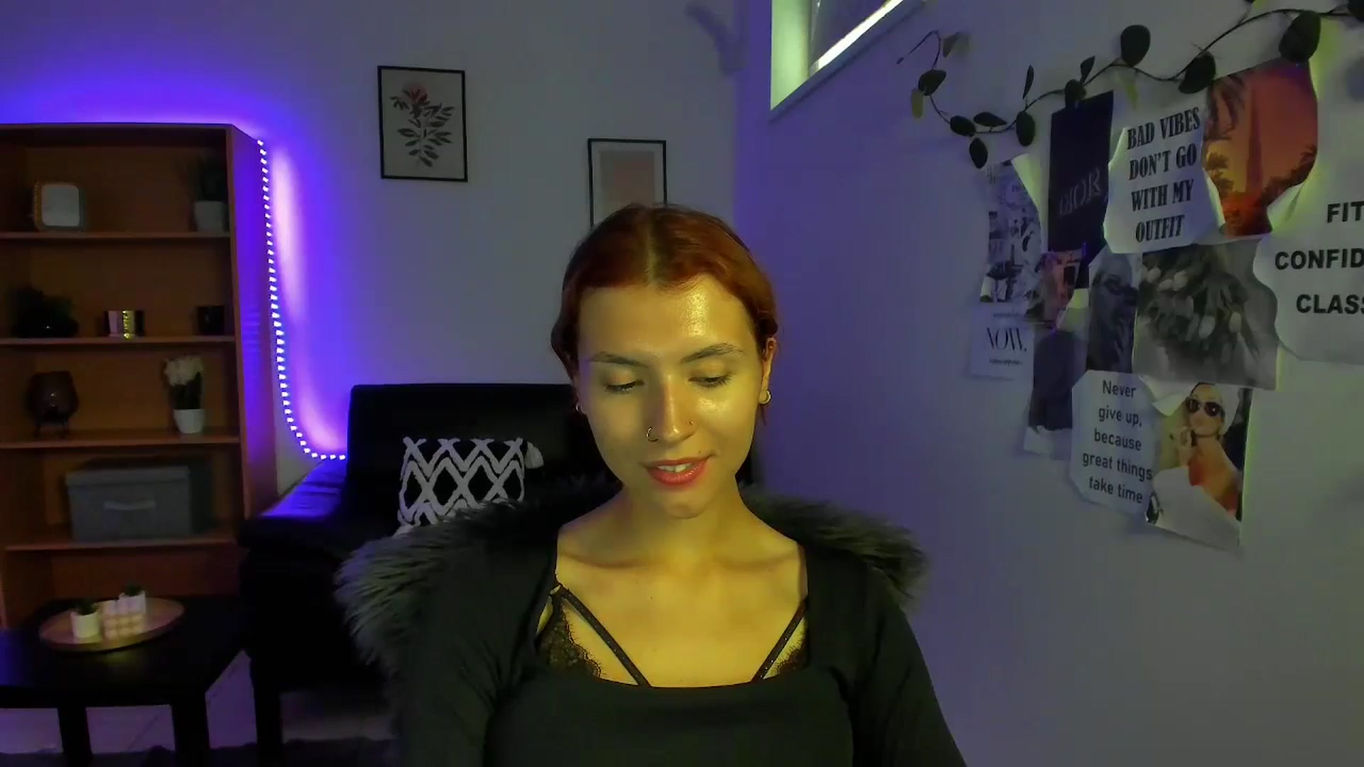 Gallery image thumbnail from SaraJaay18's myfreecams stream on, 09/09/2023, 13:17 image 12 of 20